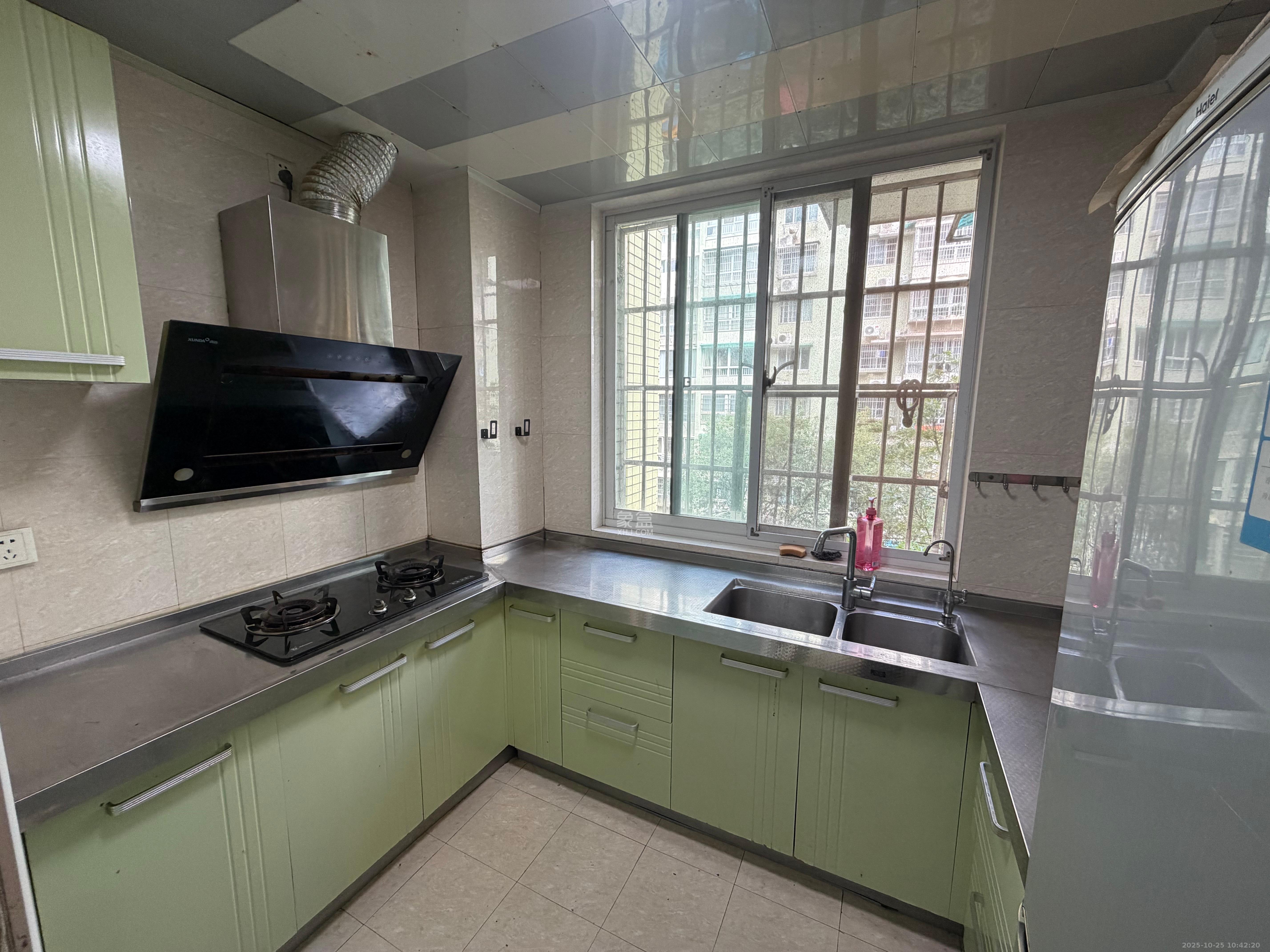 四季美景三期（四季美景水木轩）  1室2厅1卫    2000.0元/月室内图