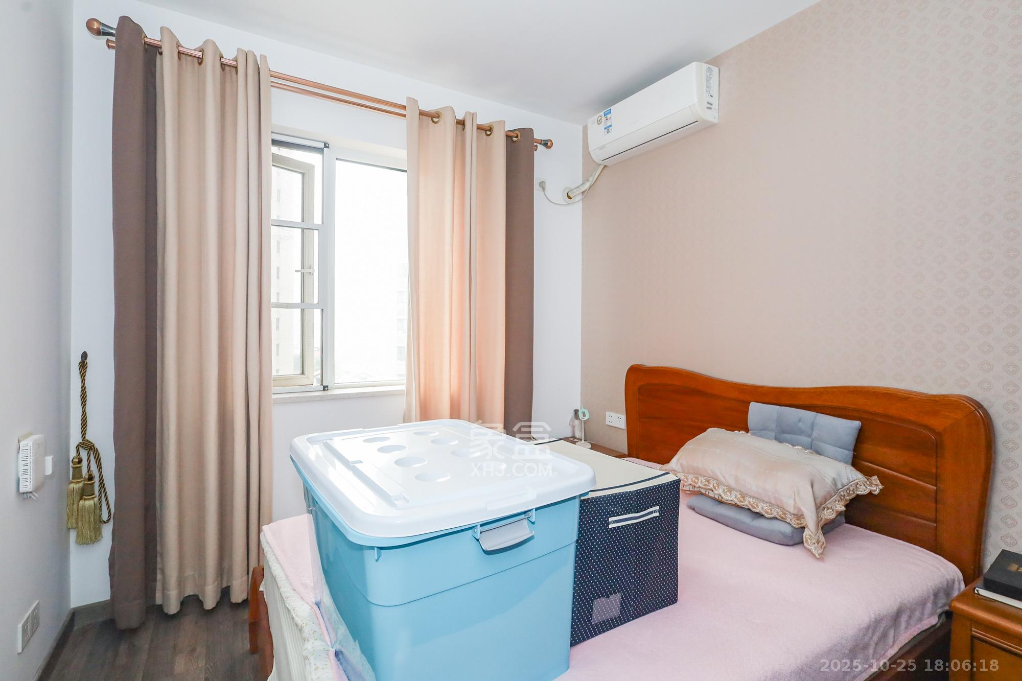 当代滨江MOMA  3室2厅1卫    105.0万卧室