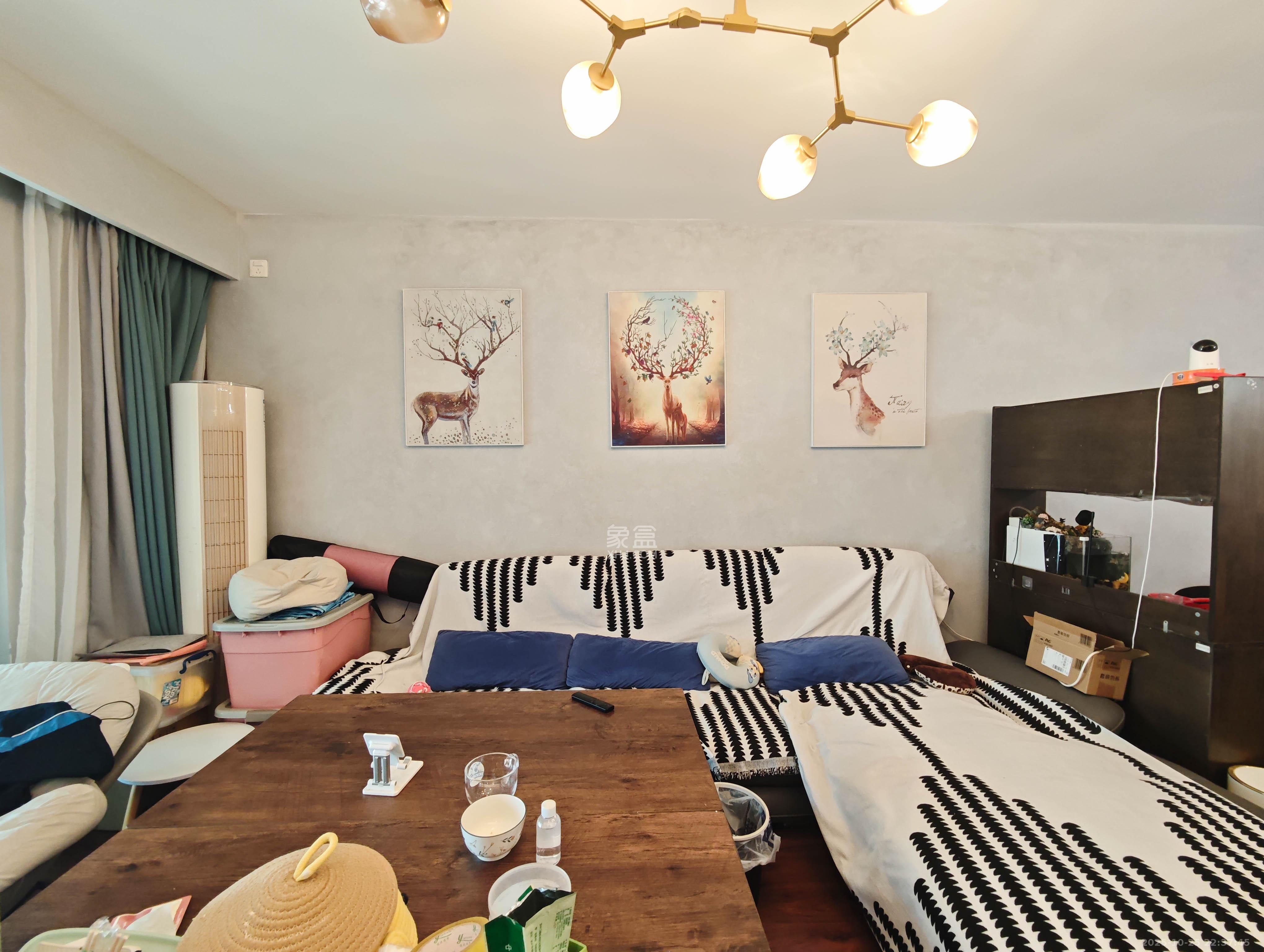 万科魅力之城观澜里  3室2厅2卫    109.0万客厅