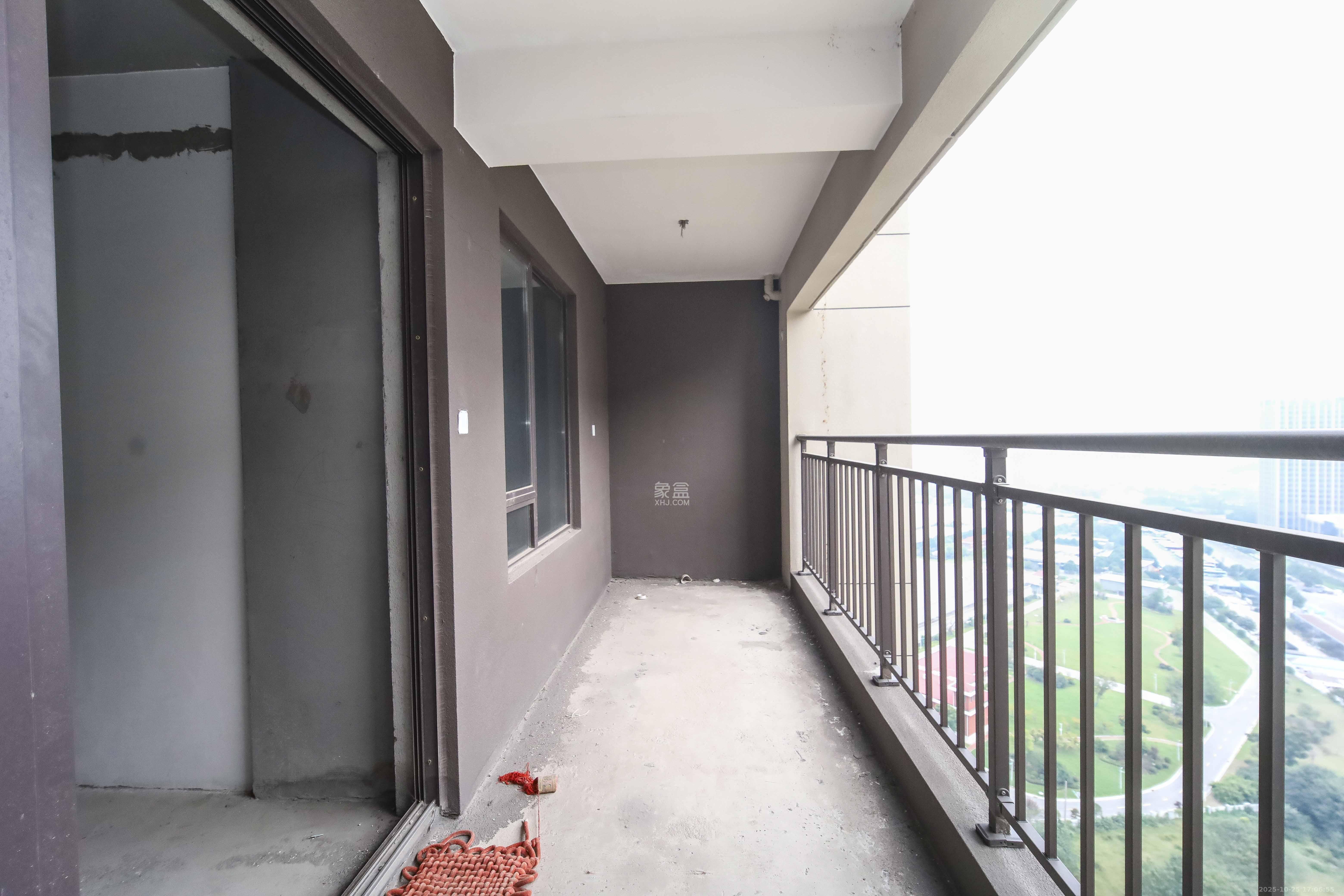 德奥悦东方  4室2厅2卫    158.0万阳台