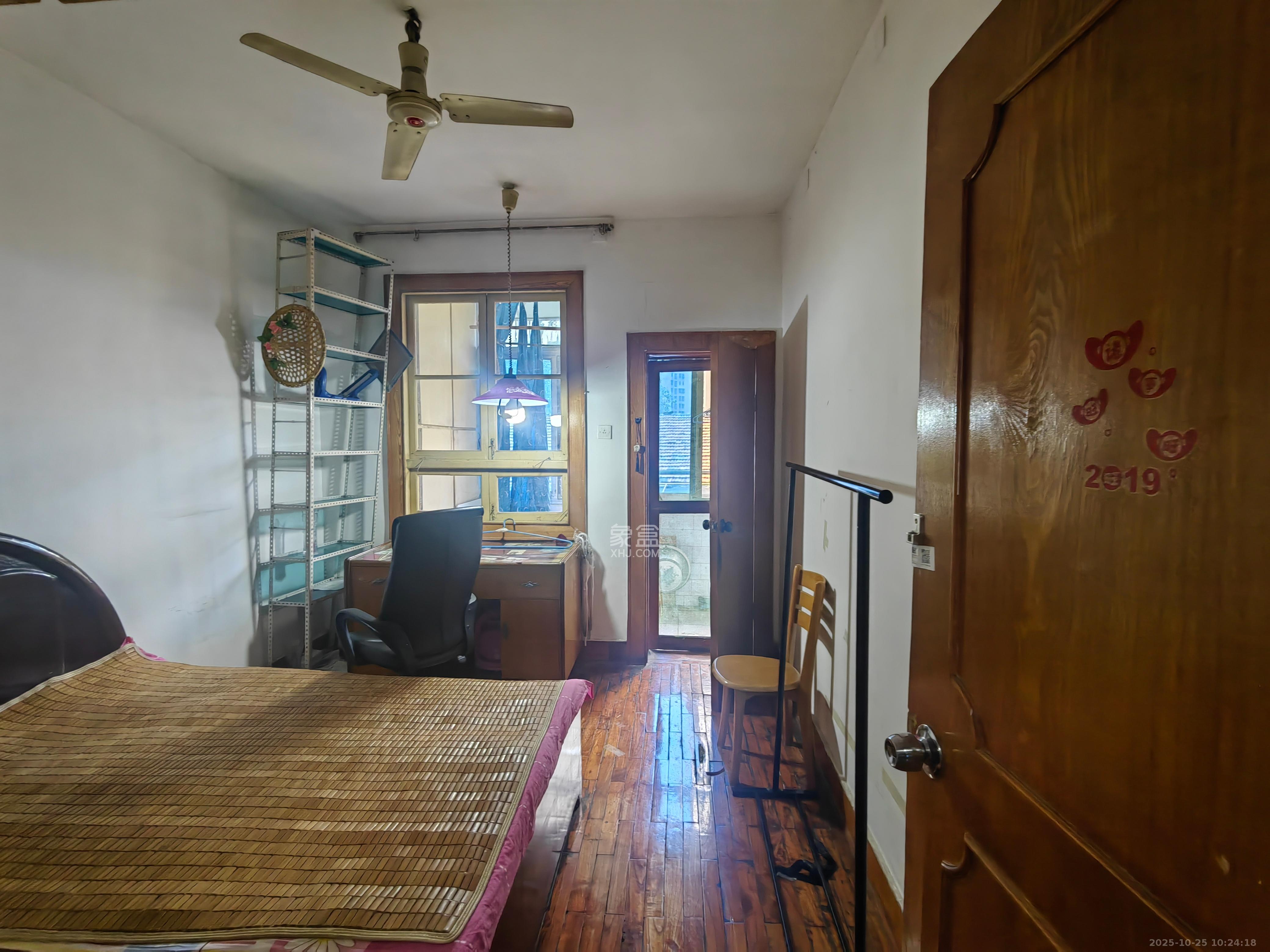 长重机械厂宿舍 2室1厅1卫 1300.0元/月 长重机械厂宿舍 2室1厅1卫 1300.0元/月室内图