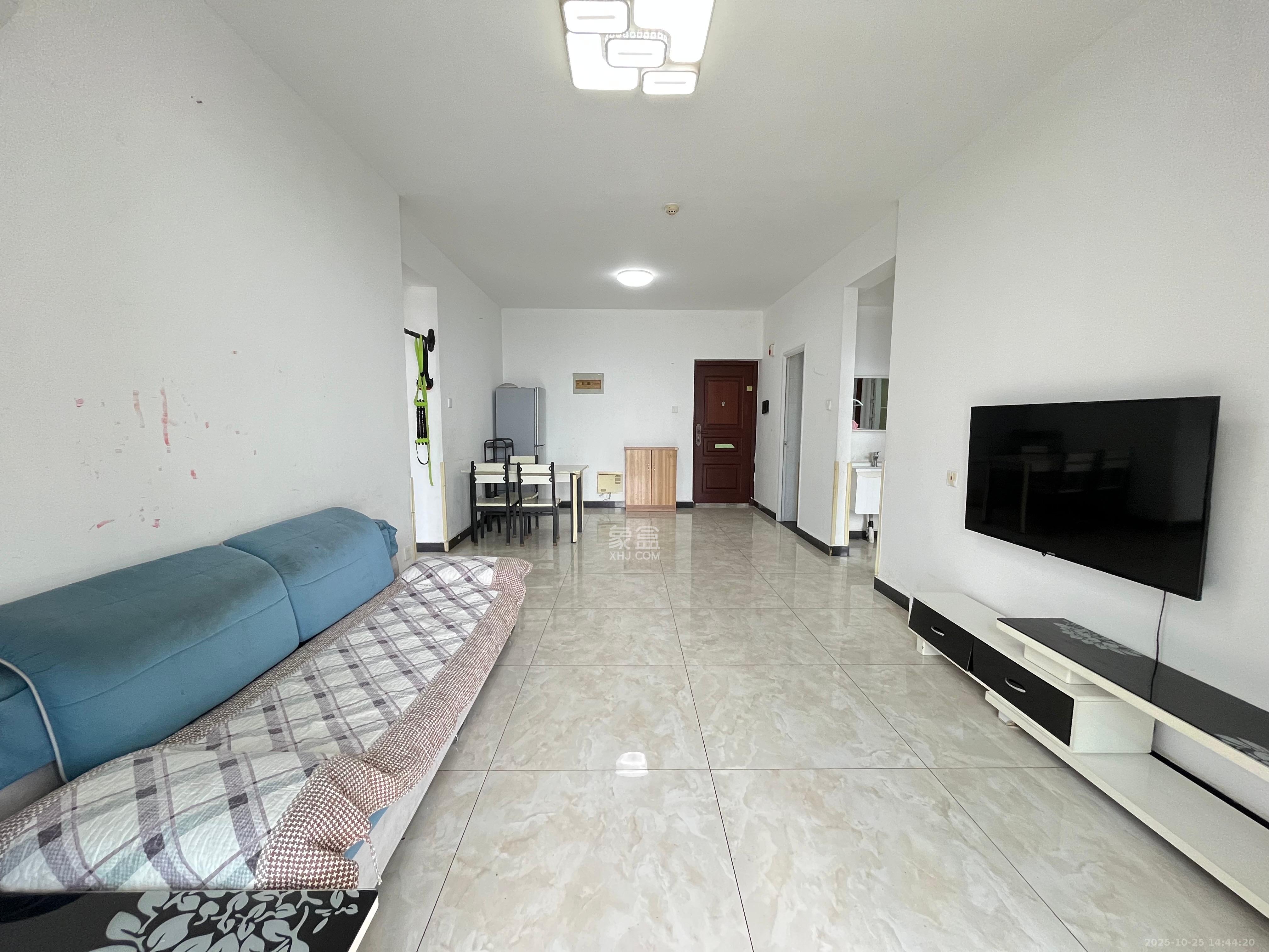 世茂外滩里（世茂铂翠湾三期）  3室2厅1卫    2800.0元/月室内图