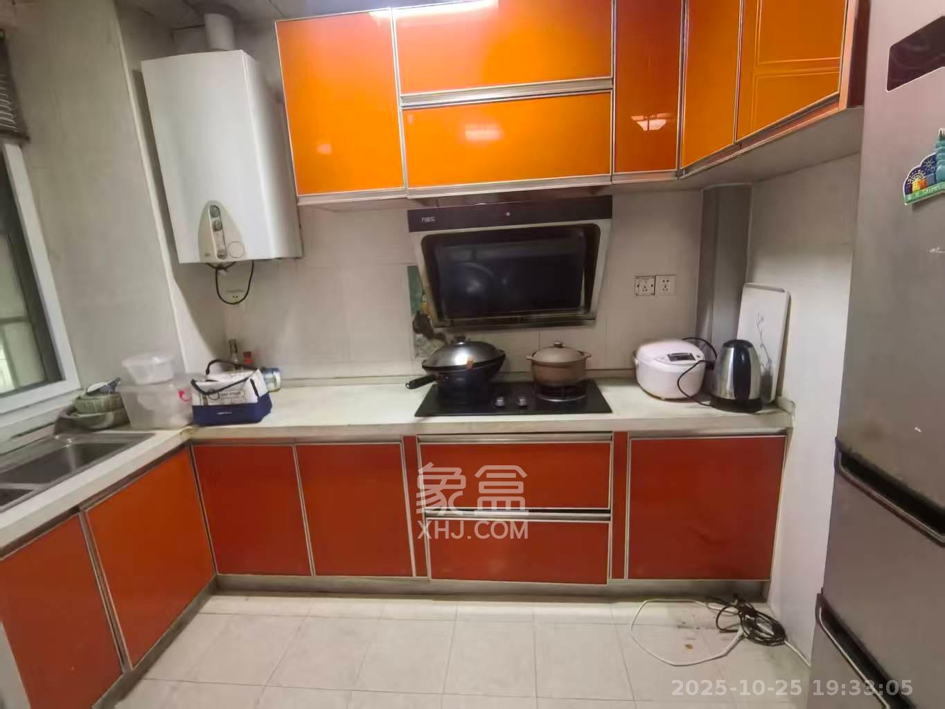麓谷加州阳光  2室2厅1卫    2000.0元/月室内图