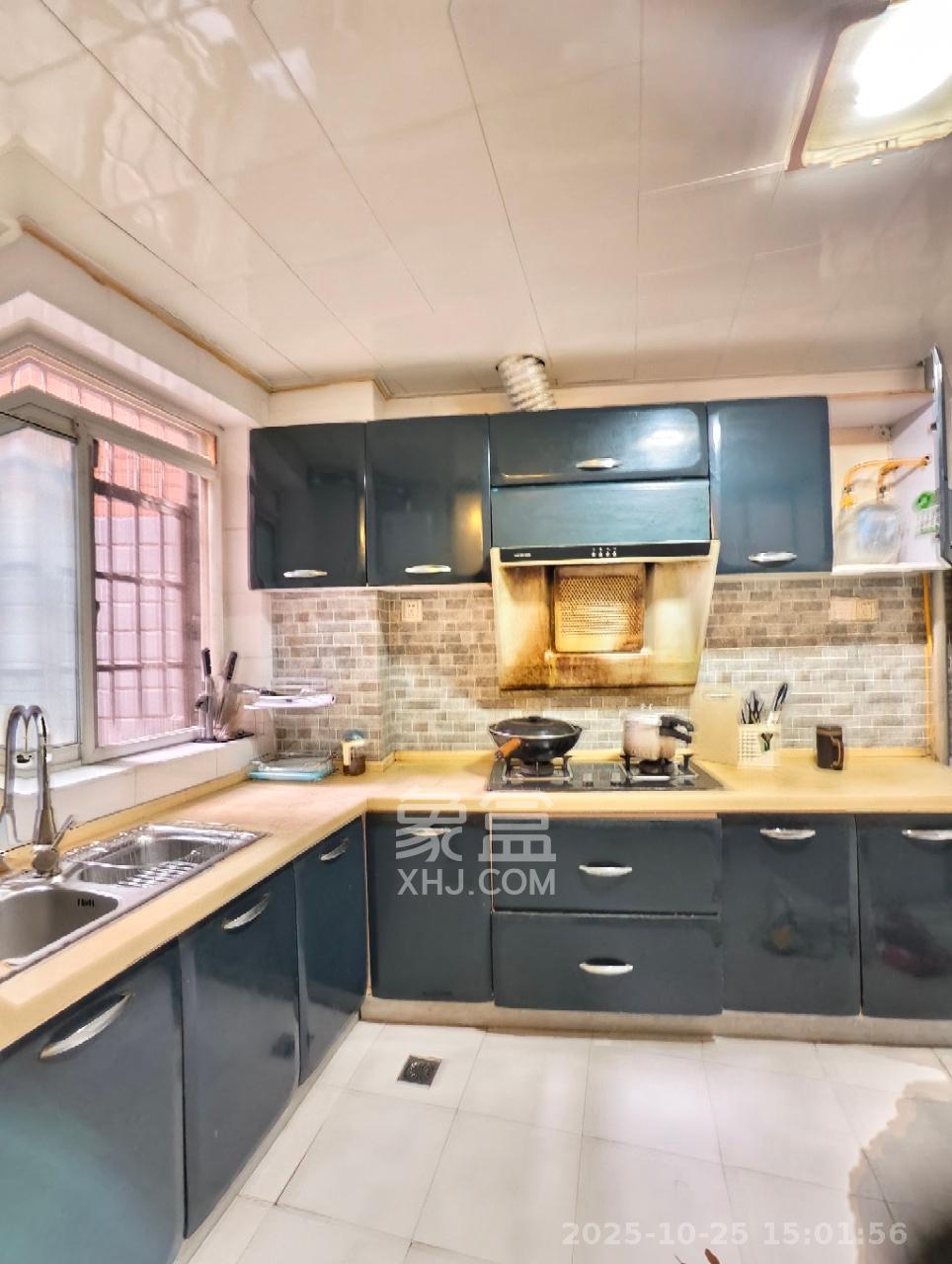 金色山庄  2室2厅1卫    2300.0元/月 金色山庄  2室2厅1卫    2300.0元/月室内图