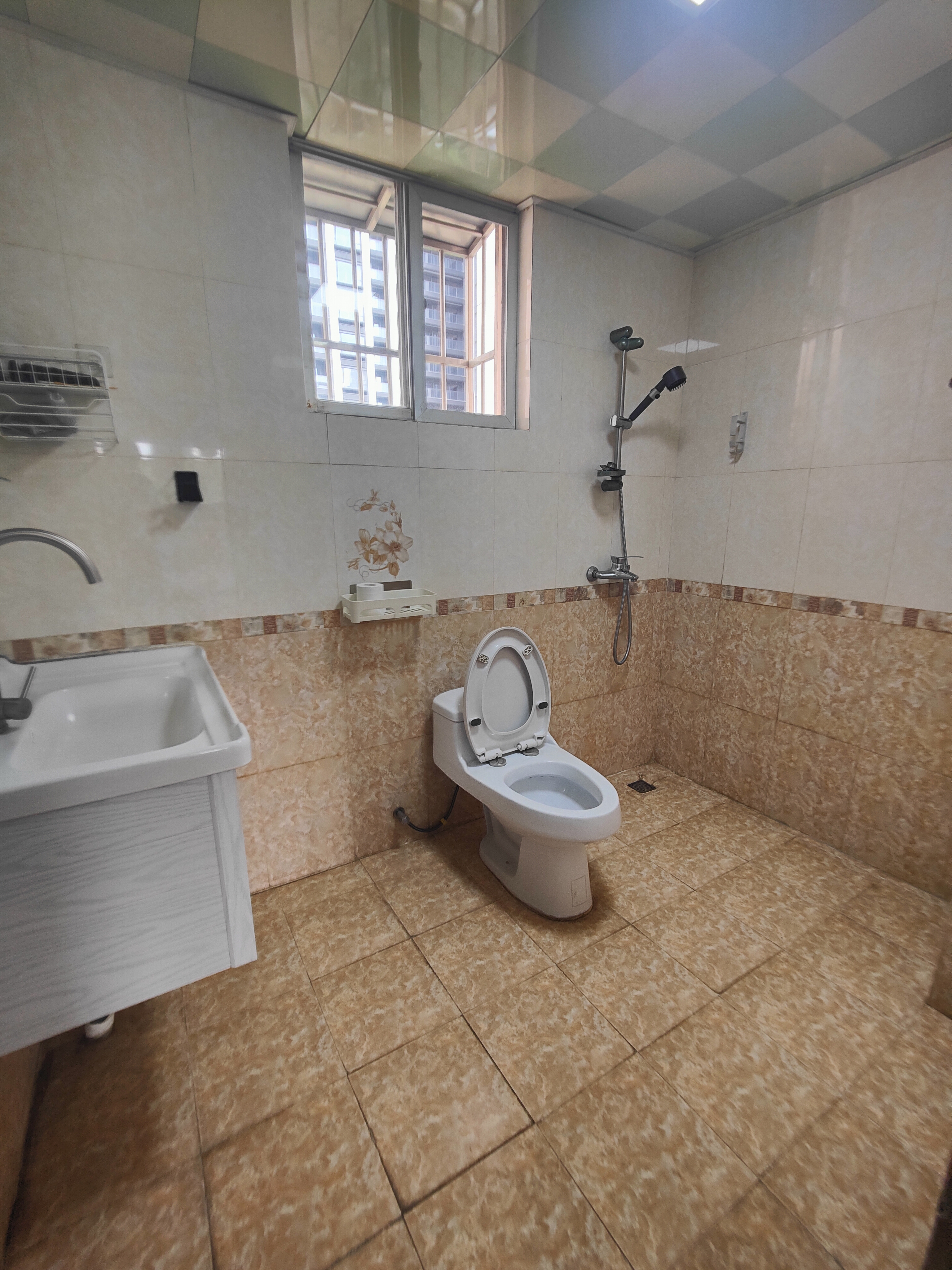 八一小区  3室2厅2卫    2800.0元/月 八一小区  3室2厅2卫    2800.0元/月室内图