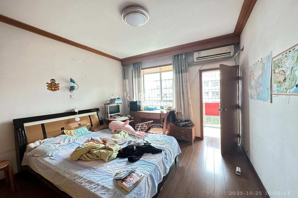 中南汽车世界  3室2厅2卫    1250.0元/月 中南汽车世界  3室2厅2卫    1250.0元/月室内图