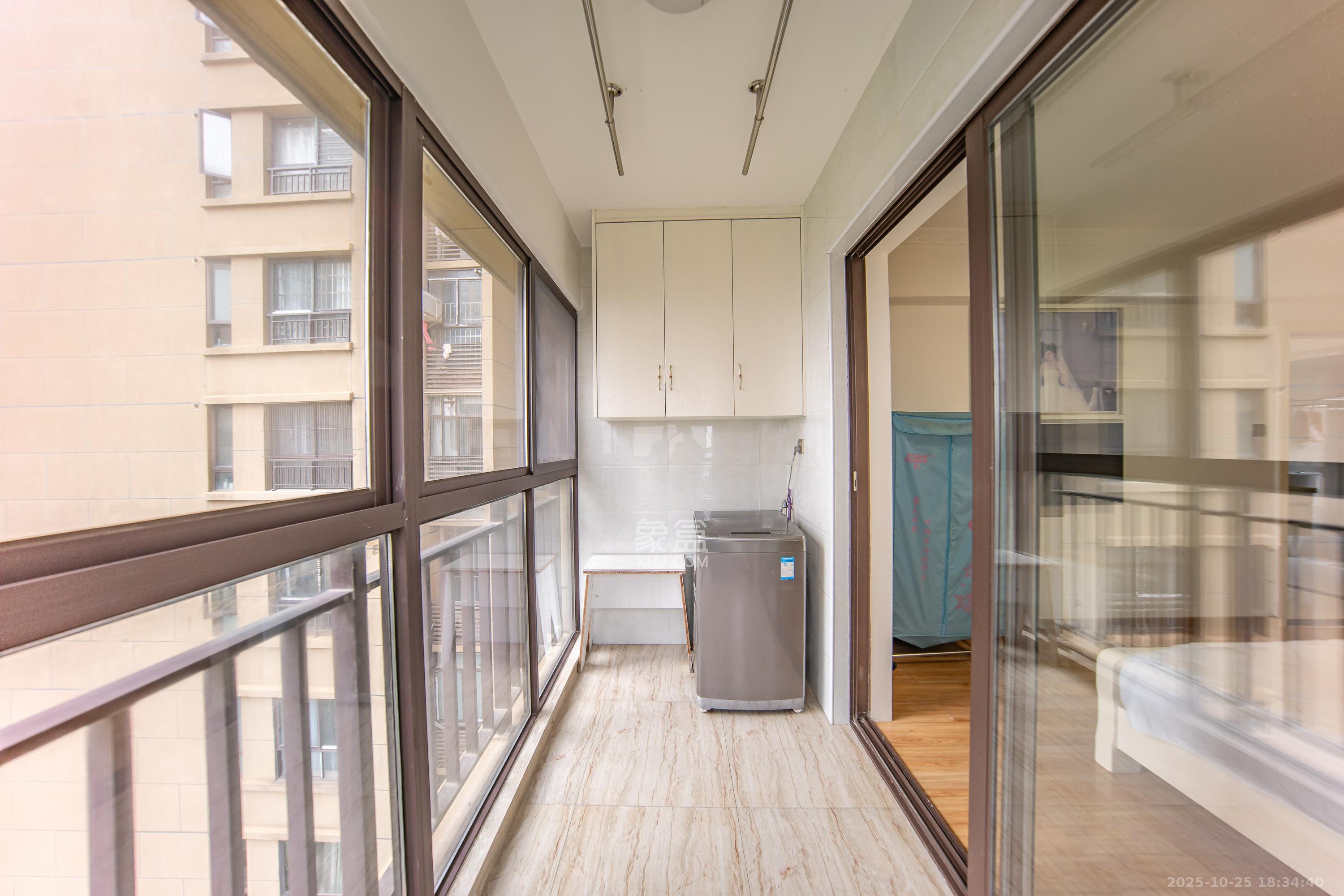 华润橡树湾 3室2厅2卫 91.8万 华润橡树湾 3室2厅2卫 91.8万阳台