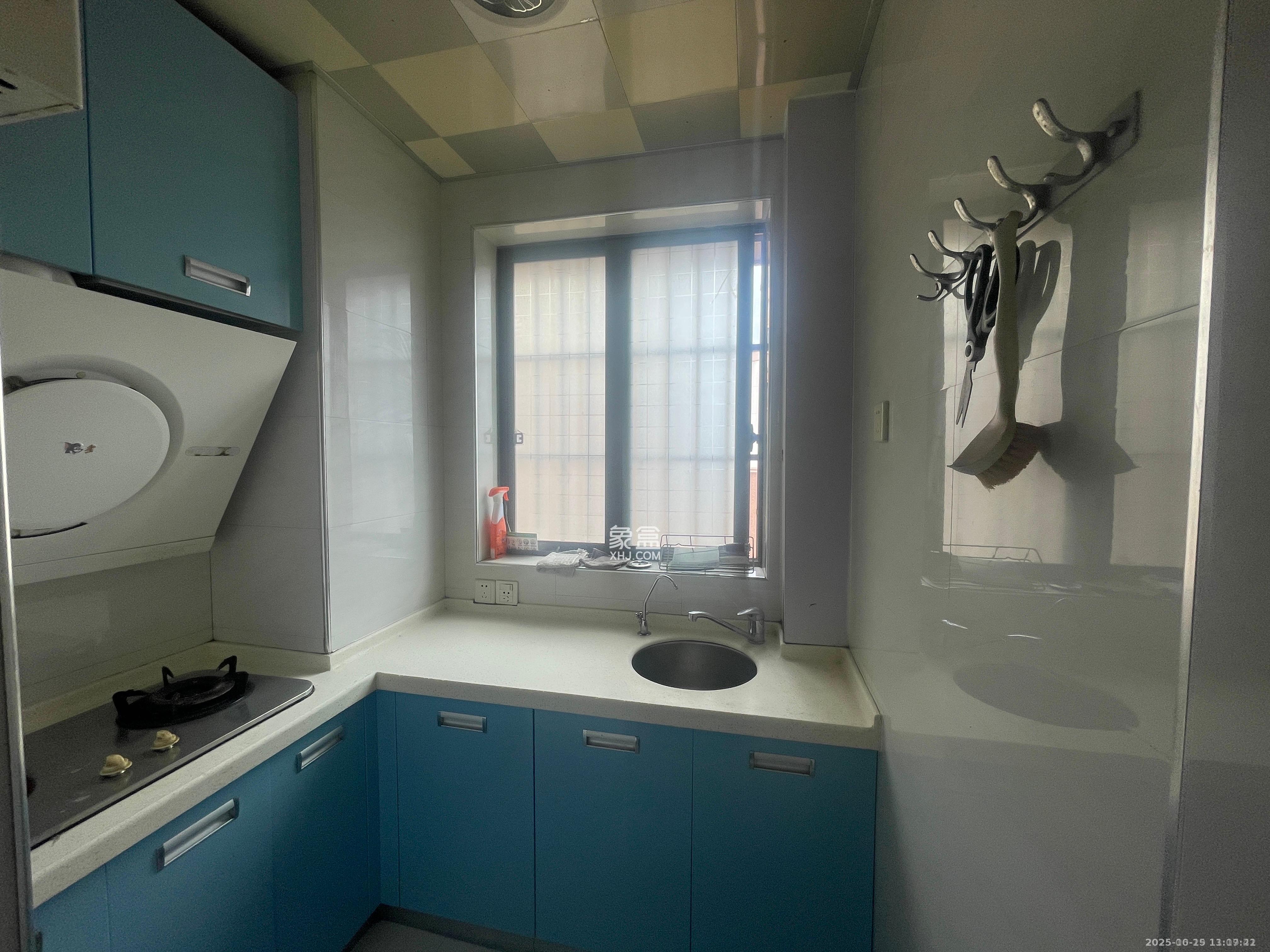 上海城小区 1室1厅1卫 1600.0元/月 上海城小区 1室1厅1卫 1600.0元/月室内图