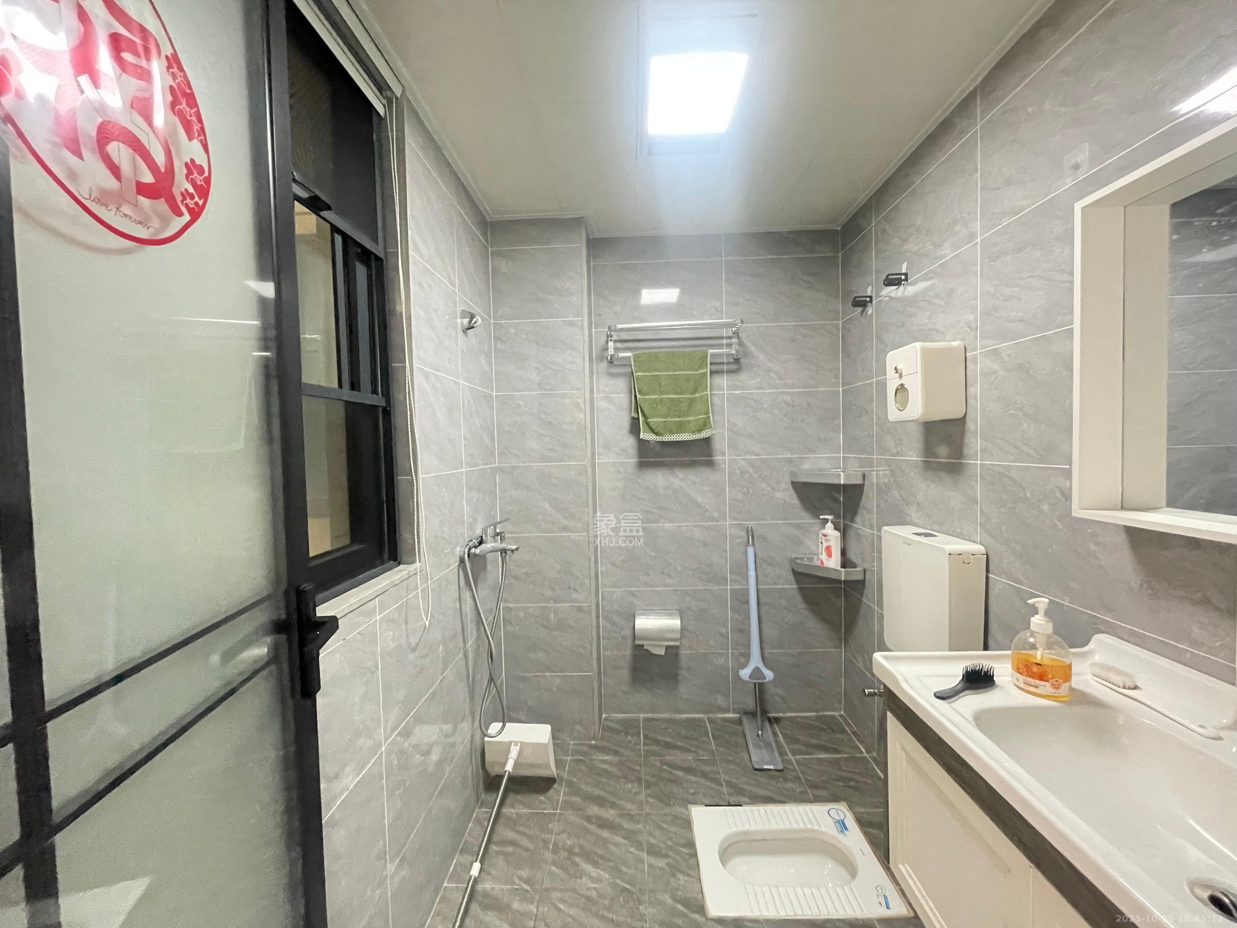 港湘铂玥（天园地芳国际珠宝城）  4室2厅2卫    2300.0元/月室内图