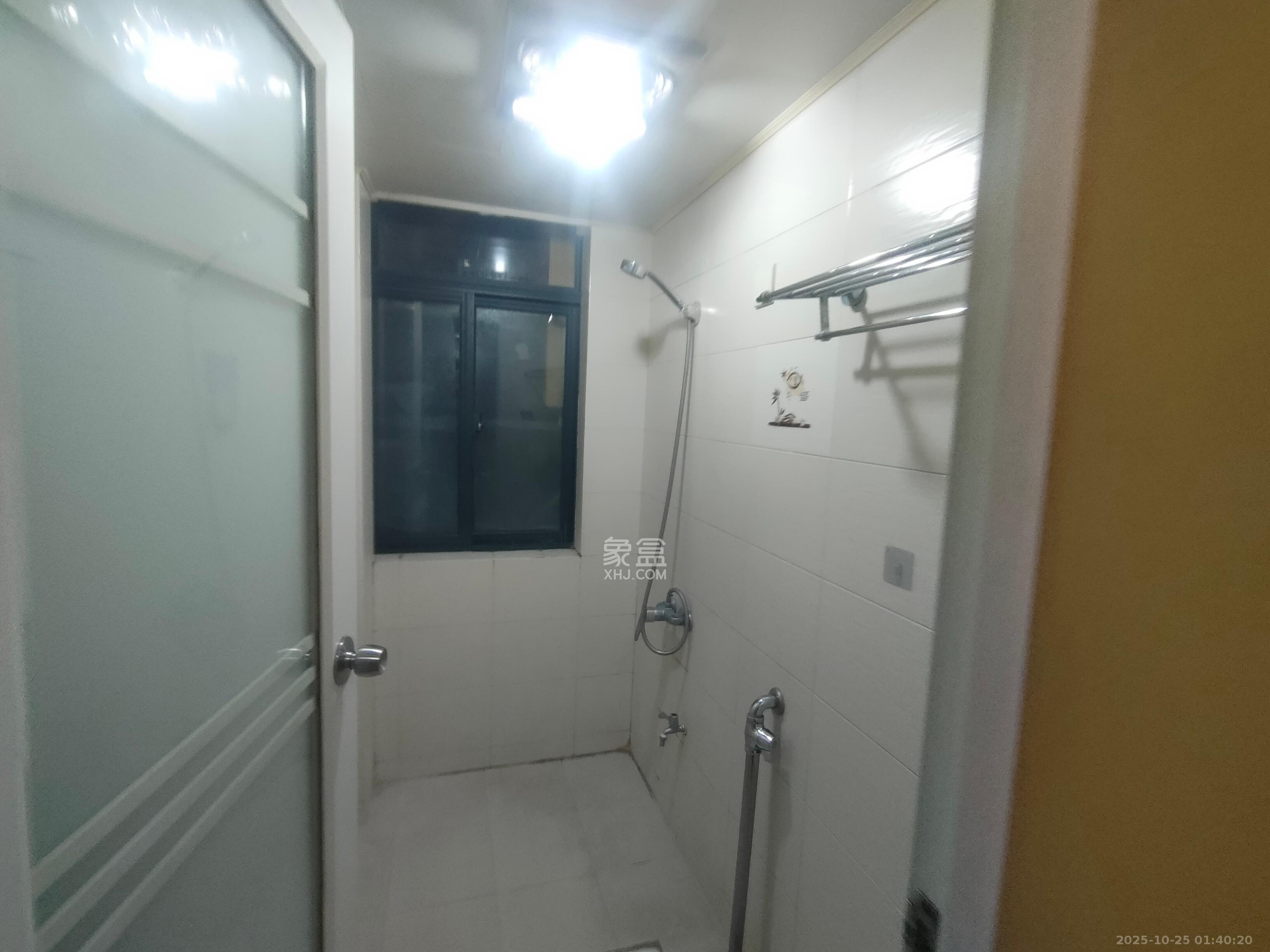 女子监狱单位宿舍  2室2厅1卫    1200.0元/月 女子监狱单位宿舍  2室2厅1卫    1200.0元/月