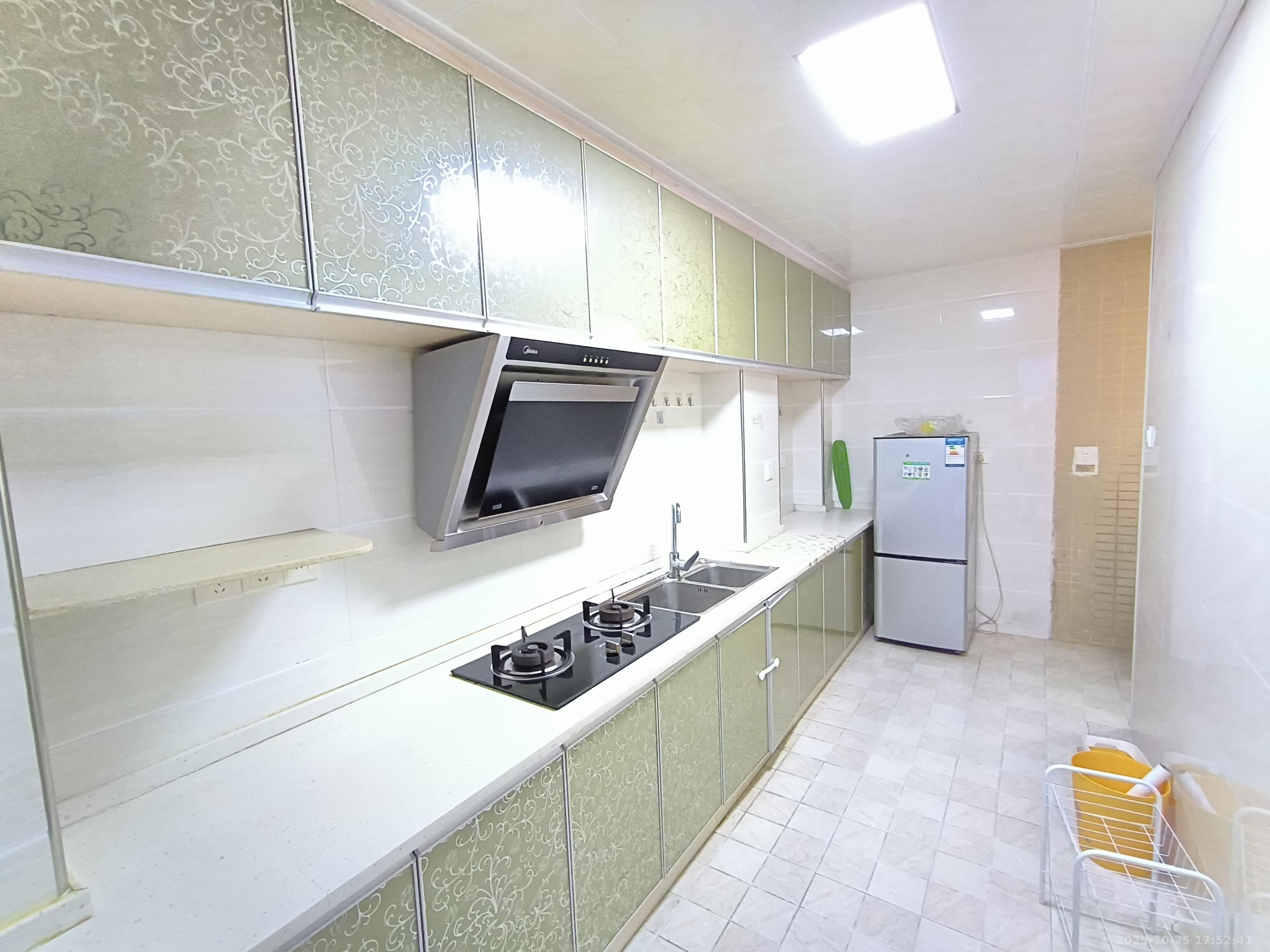 保利麓谷林语C区  2室2厅1卫    2200.0元/月室内图