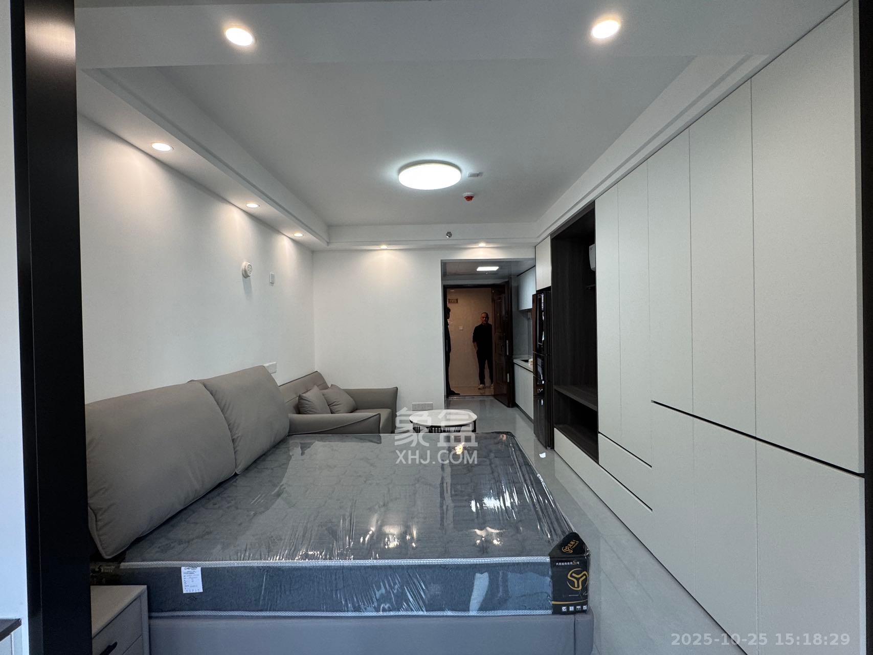 中海珑悦府  1室1厅1卫    1300.0元/月室内图