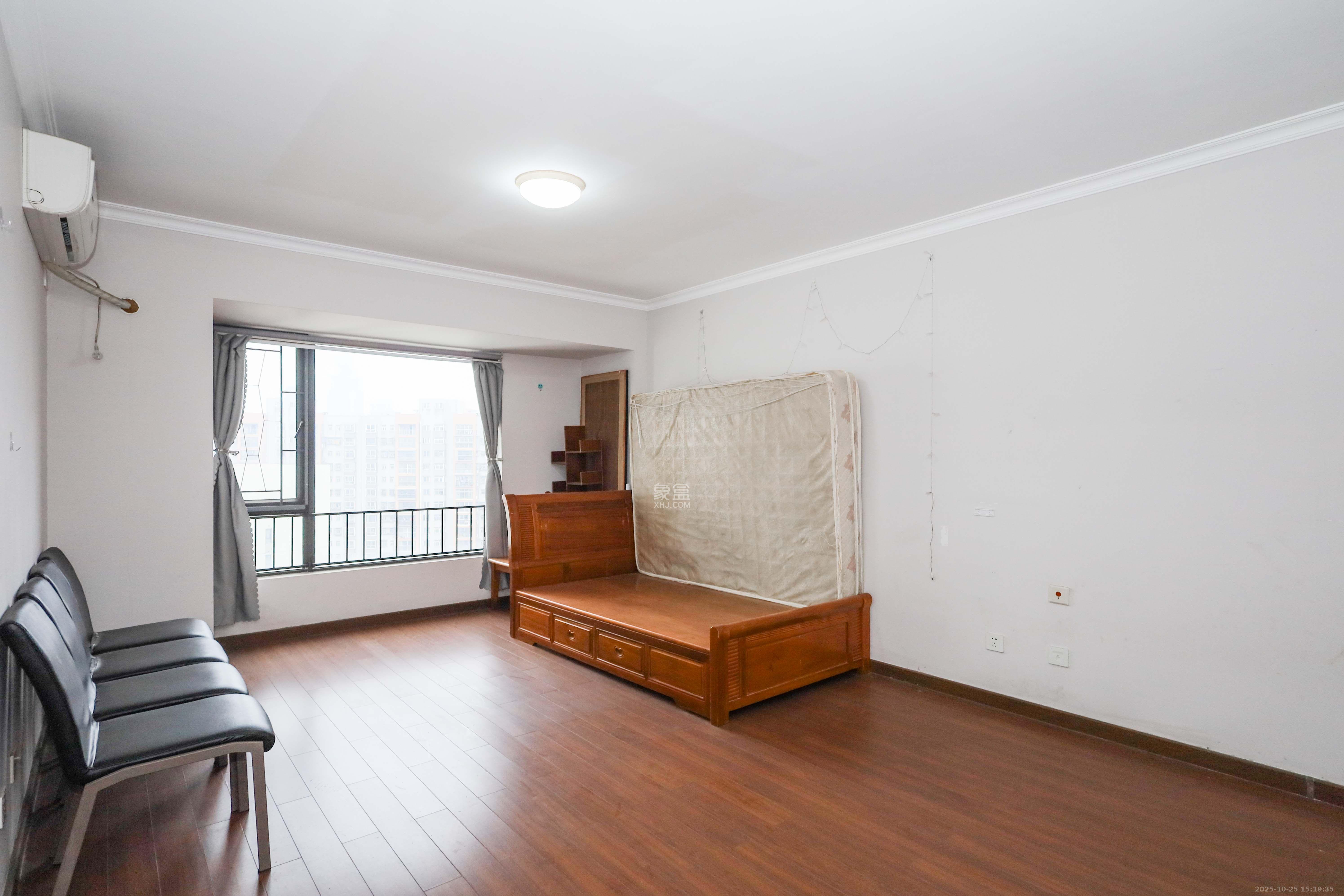 万科城市花园  3室2厅1卫    2200.0元/月室内图