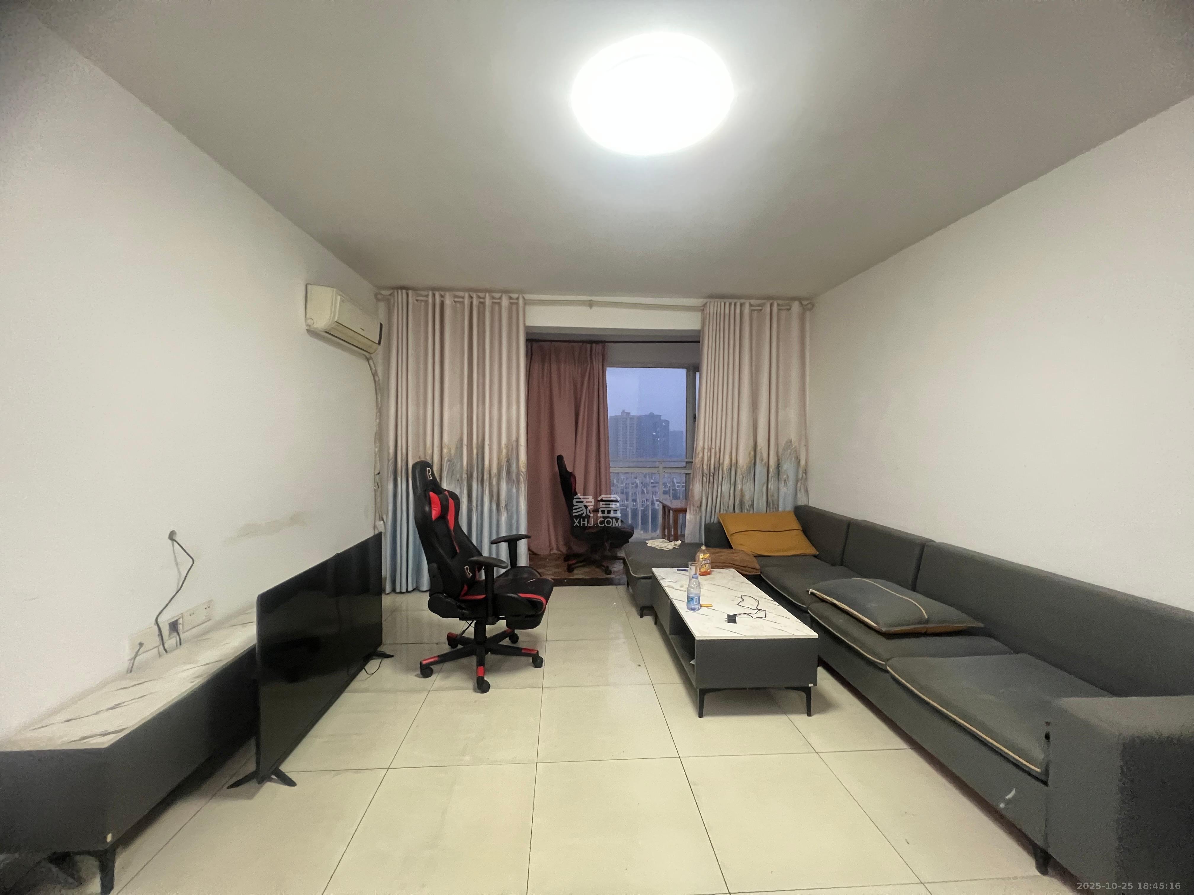 恒广国际景园一二区 3室2厅2卫 2300.0元/月 恒广国际景园一二区 3室2厅2卫 2300.0元/月室内图