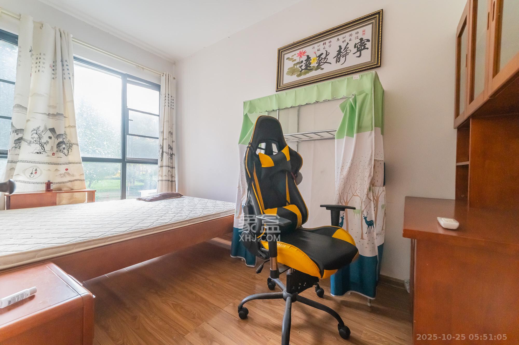 深业睿城  4室2厅2卫    132.0万卧室