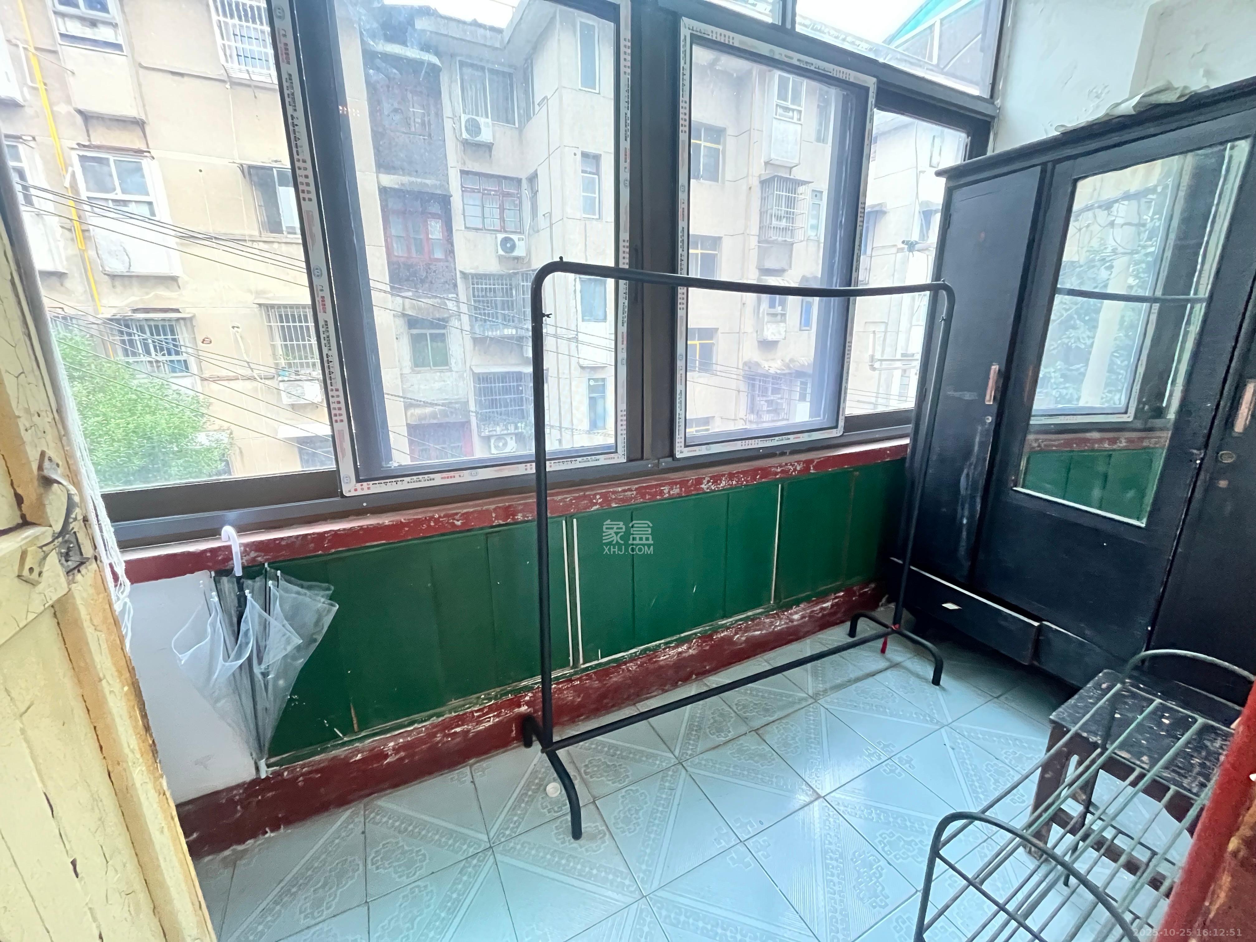 湖南省第六工程公司宿舍(扫把塘)  1室1厅1卫    1250.0元/月 湖南省第六工程公司宿舍(扫把塘)  1室1厅1卫    1250.0元/月室内图