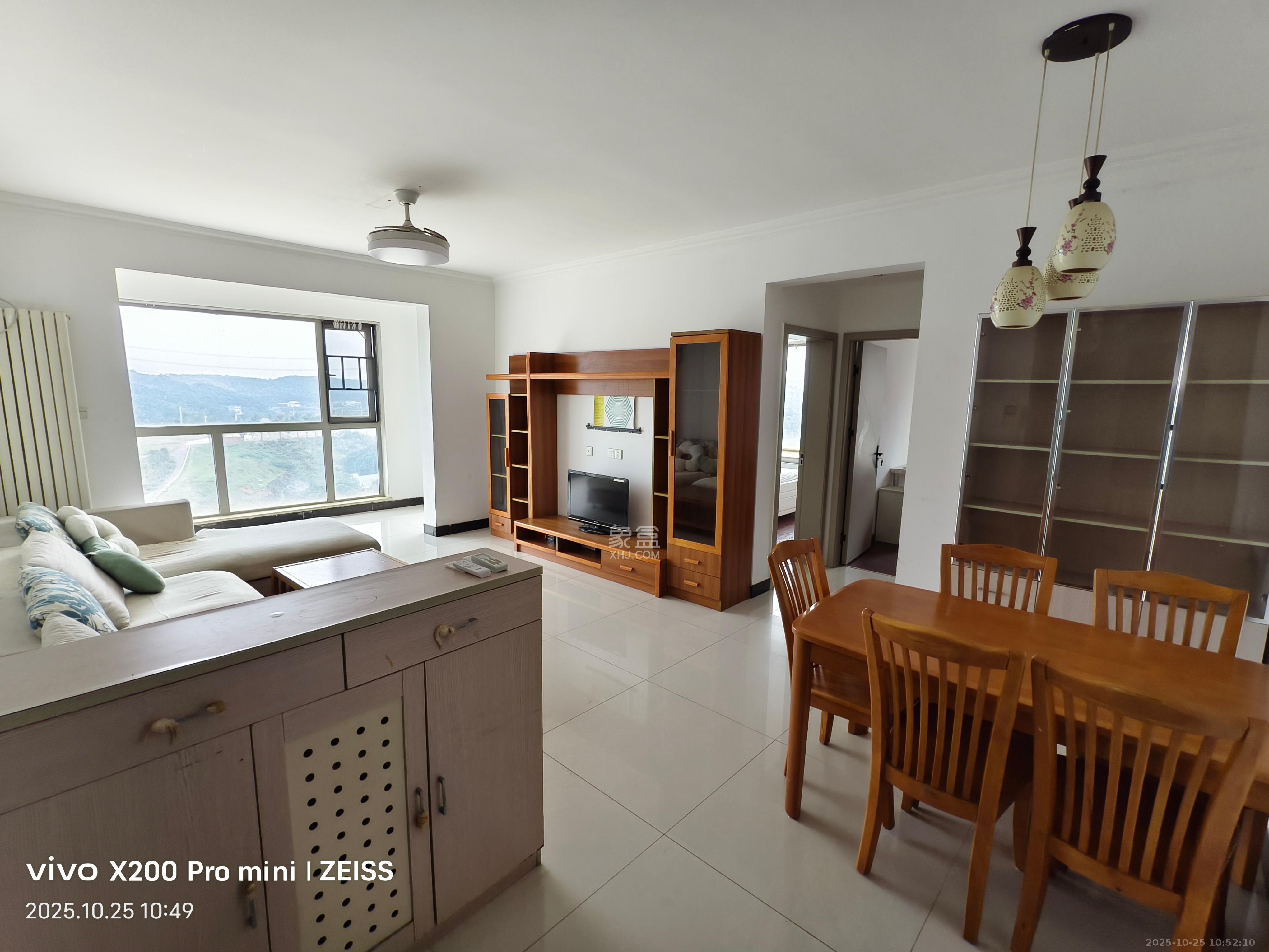 怡海星城  3室2厅1卫    2000.0元/月室内图