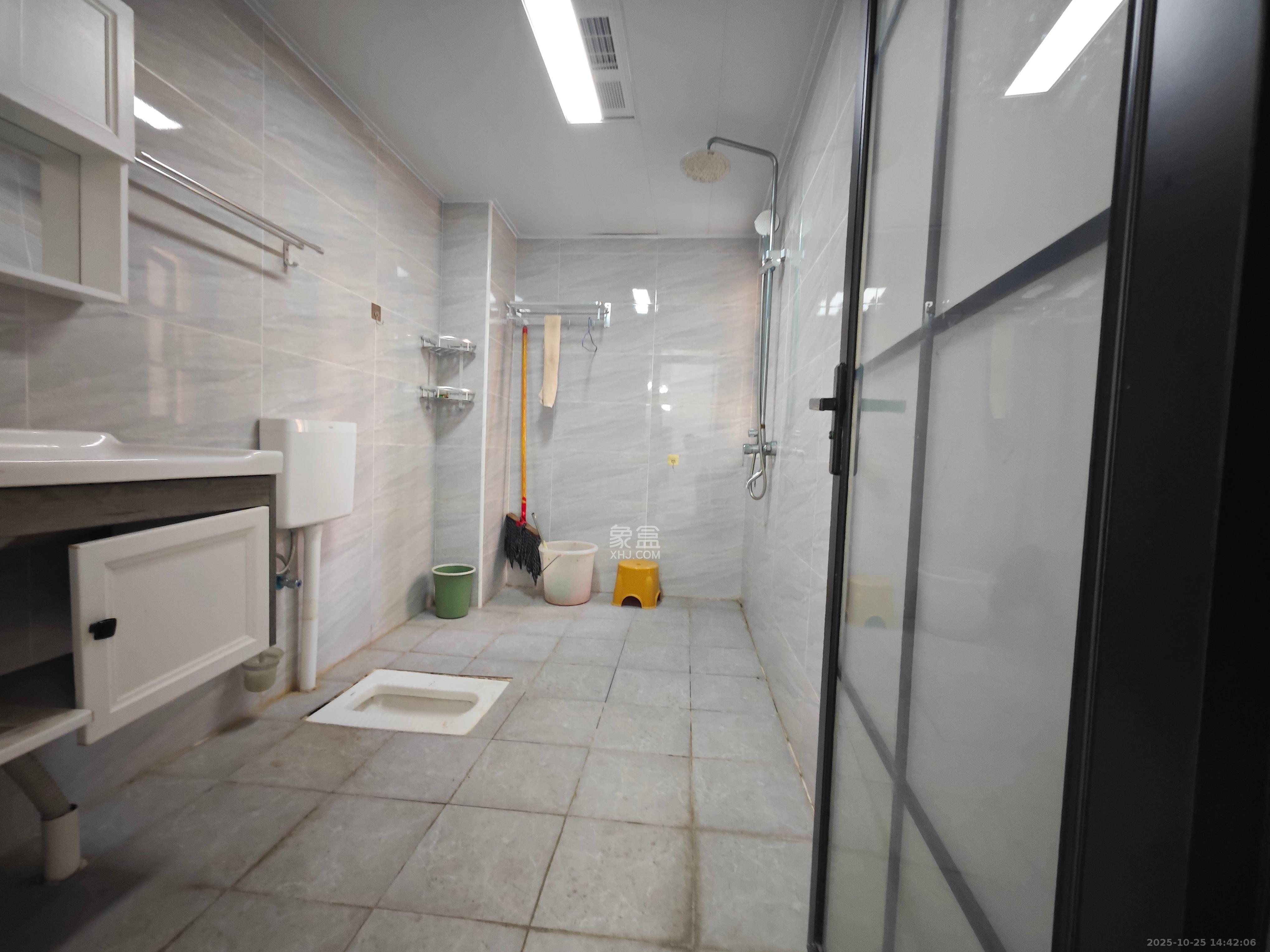 中建嘉和城  3室2厅2卫    2450.0元/月 中建嘉和城  3室2厅2卫    2450.0元/月室内图