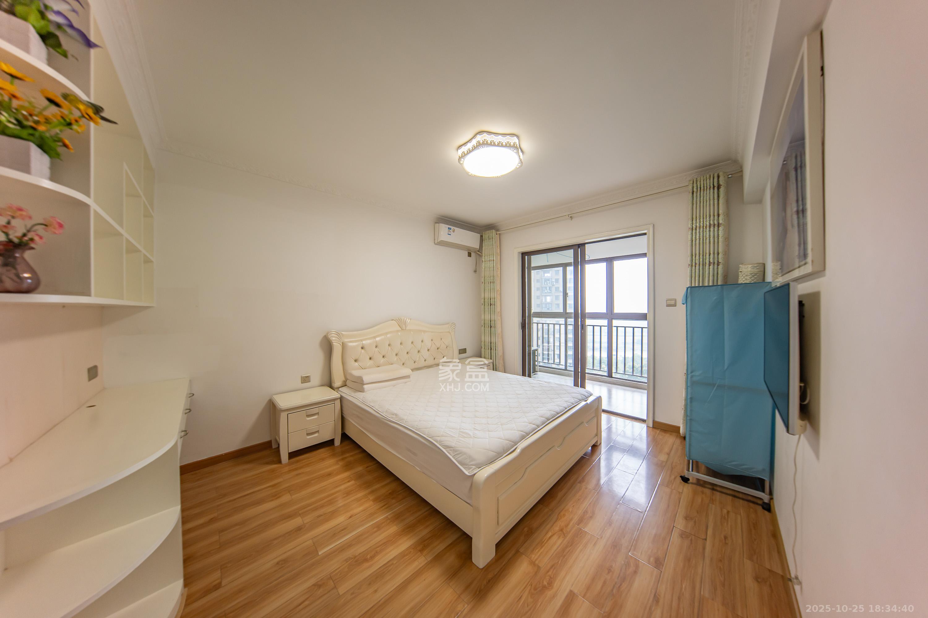 华润橡树湾 3室2厅2卫 91.8万 华润橡树湾 3室2厅2卫 91.8万卧室