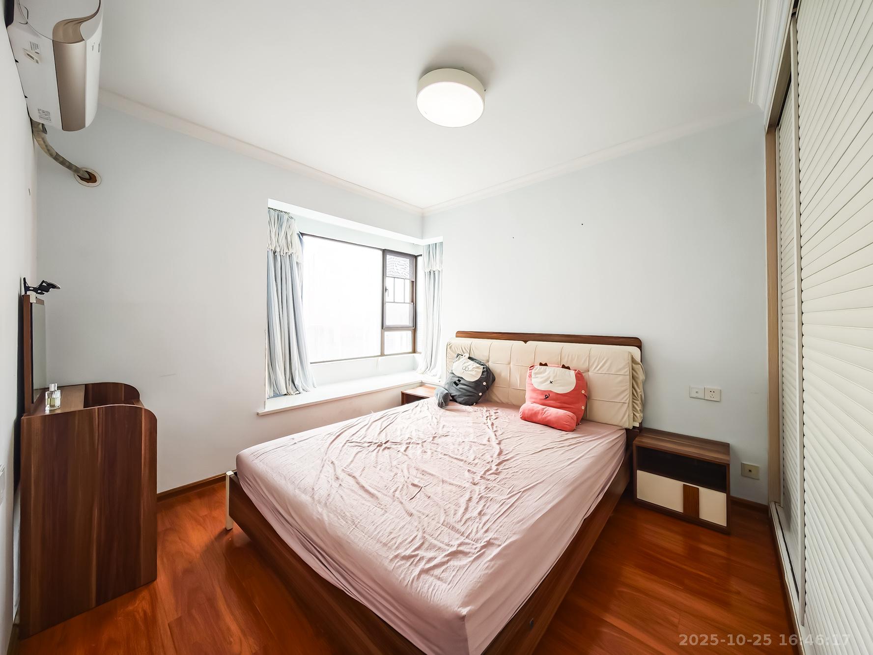 山语城三期 3室2厅1卫 69.0万 山语城三期 3室2厅1卫 69.0万卧室