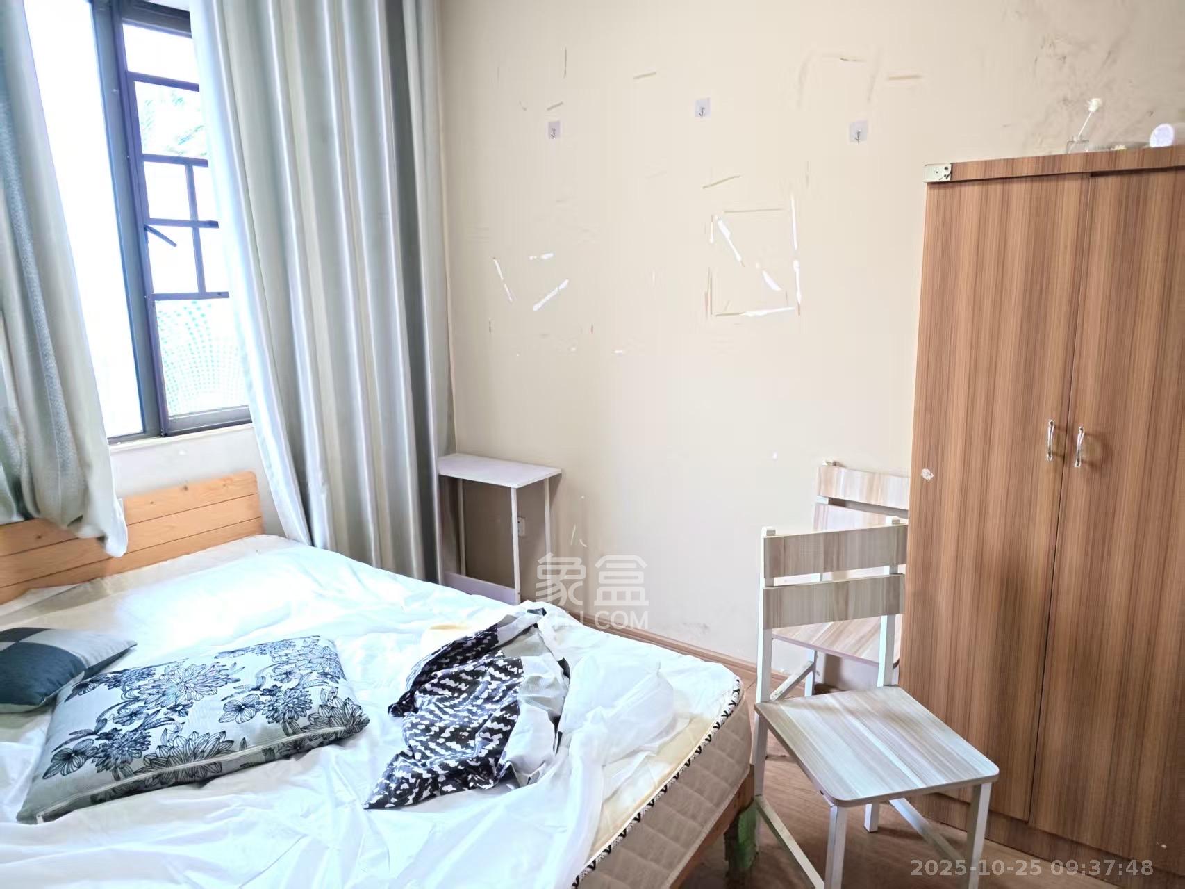 麓谷小镇  3室2厅1卫    1900.0元/月室内图