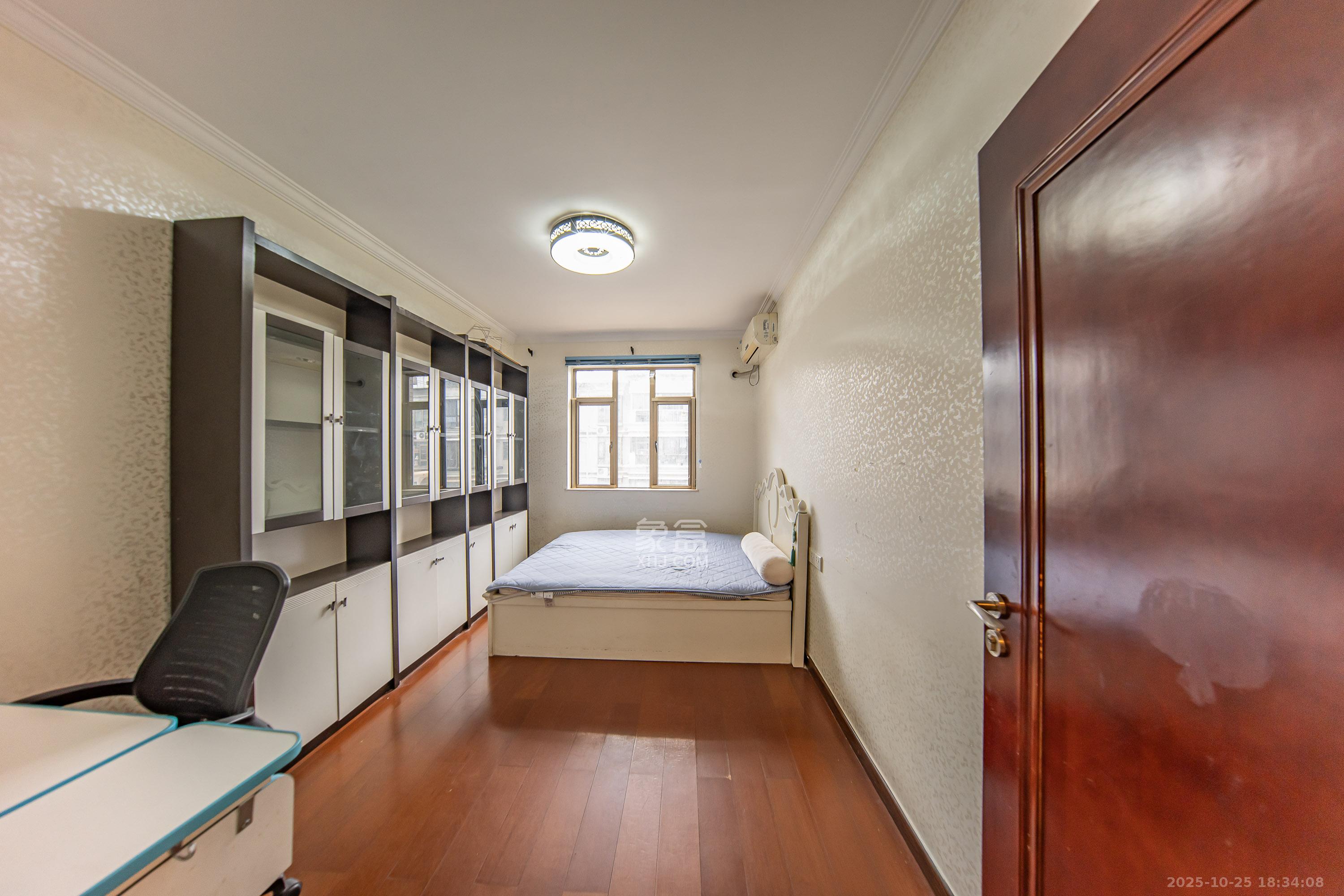 江山帝景雅典  3室2厅2卫    128.7万卧室