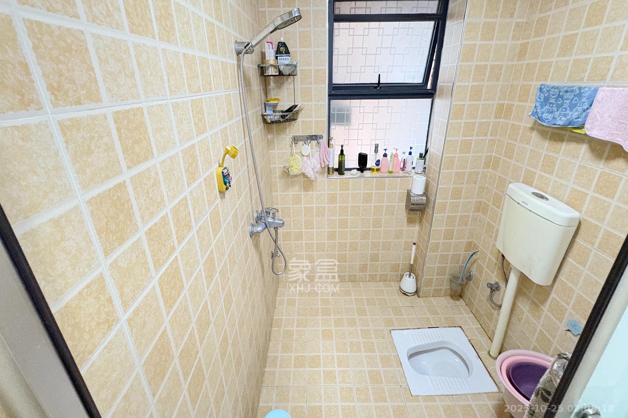 融圣国际  4室2厅2卫    225.0万卫生间