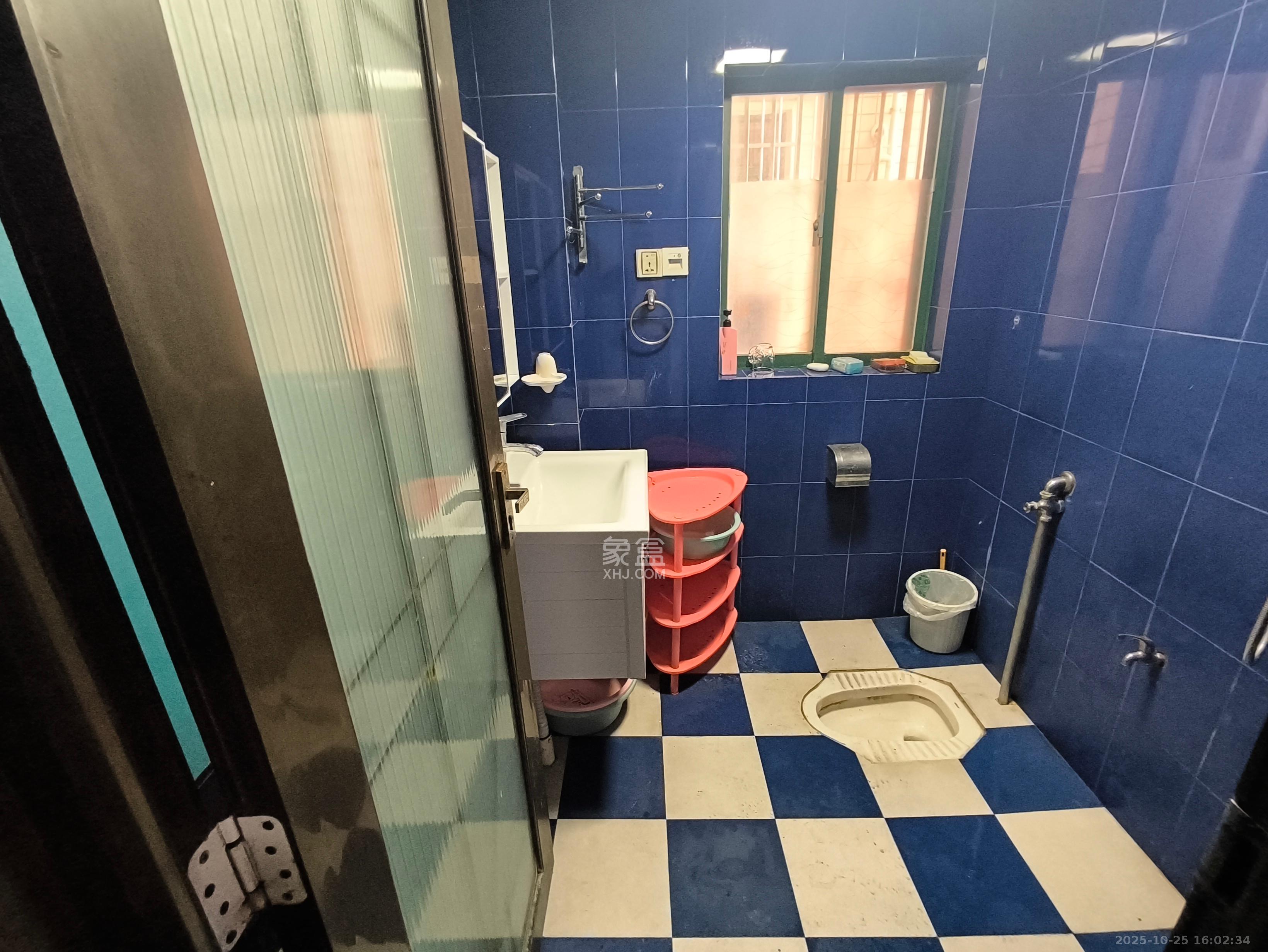 四季阳光花城  3室2厅2卫    3500.0元/月室内图