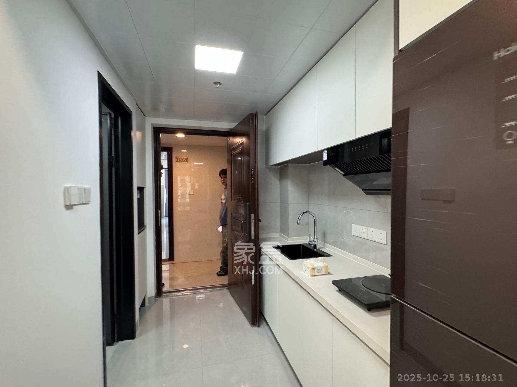 中海珑悦府  1室1厅1卫    1300.0元/月室内图