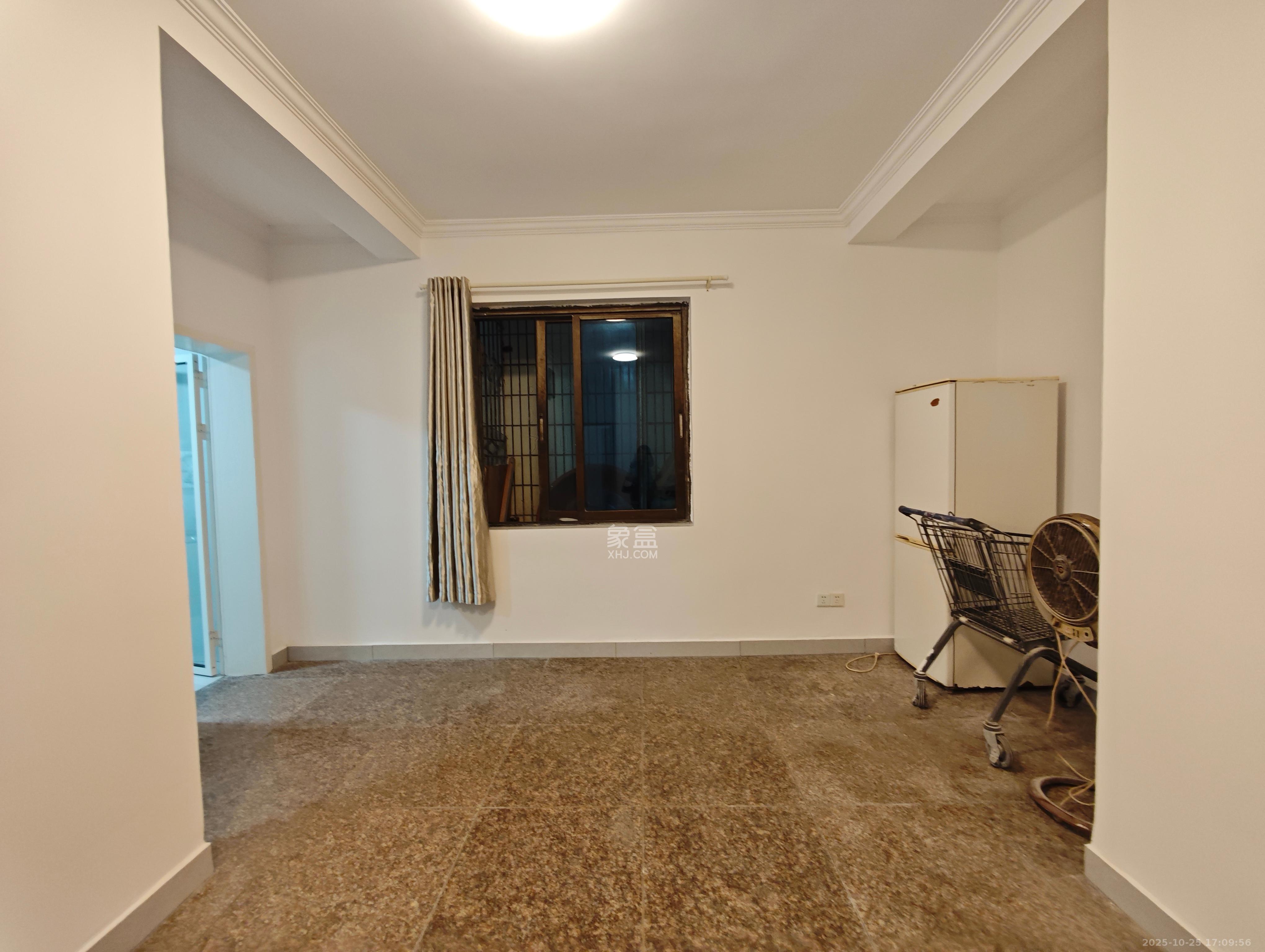 省粮食局宿舍北院  4室2厅1卫    1500.0元/月室内图