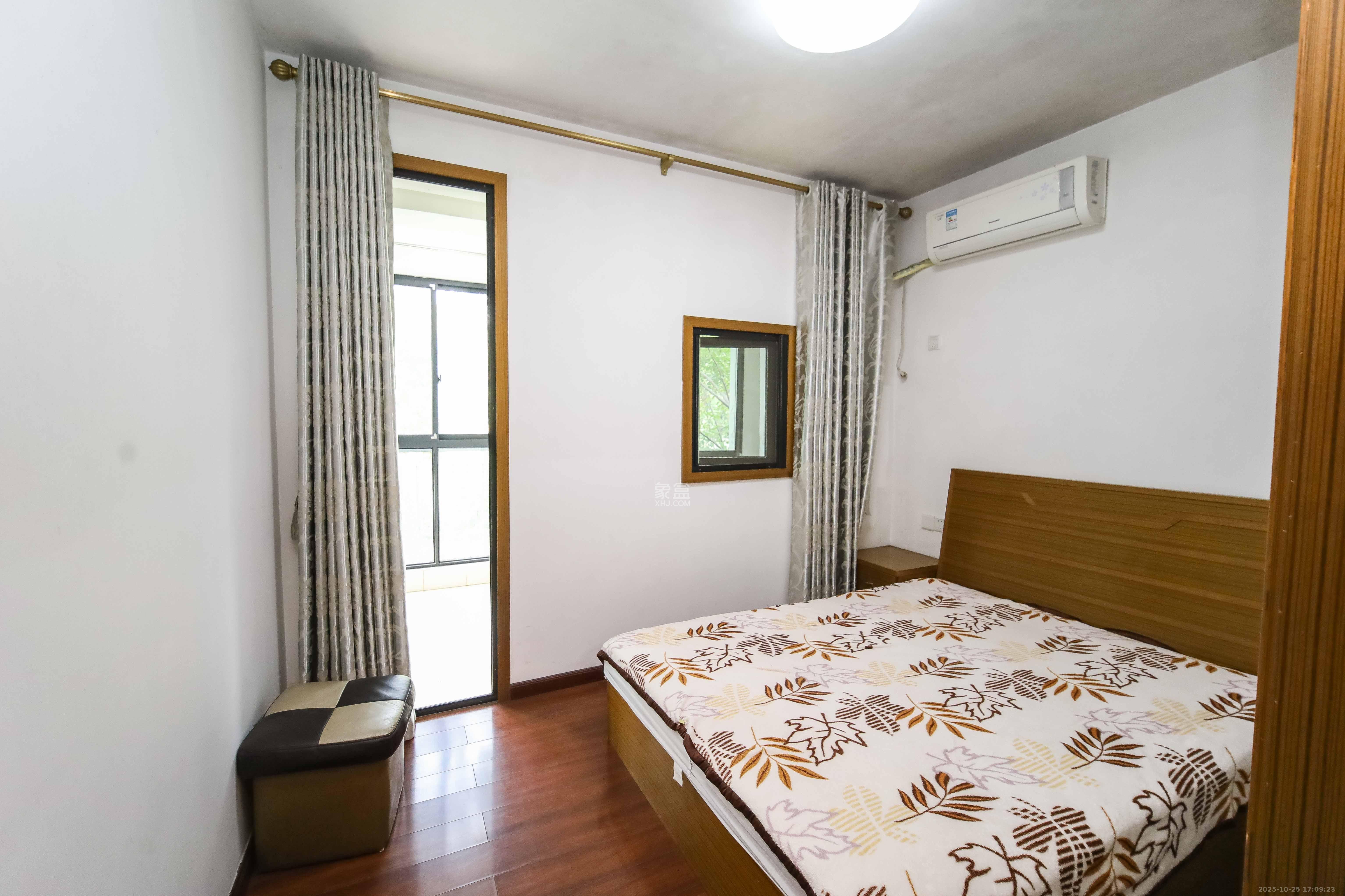 西街花园  3室2厅2卫    135.0万卧室