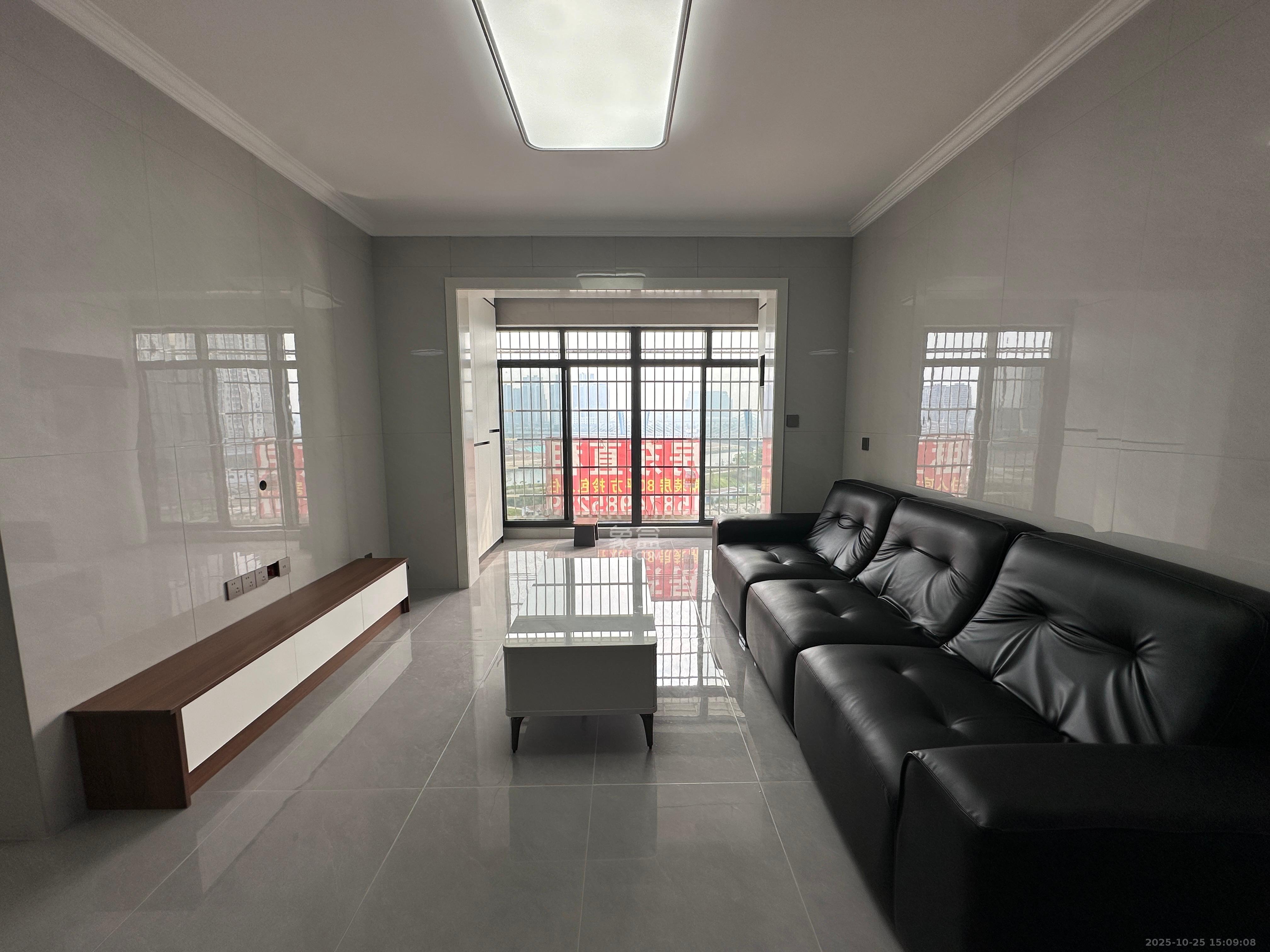 和景家园二期  2室1厅1卫    1800.0元/月室内图1