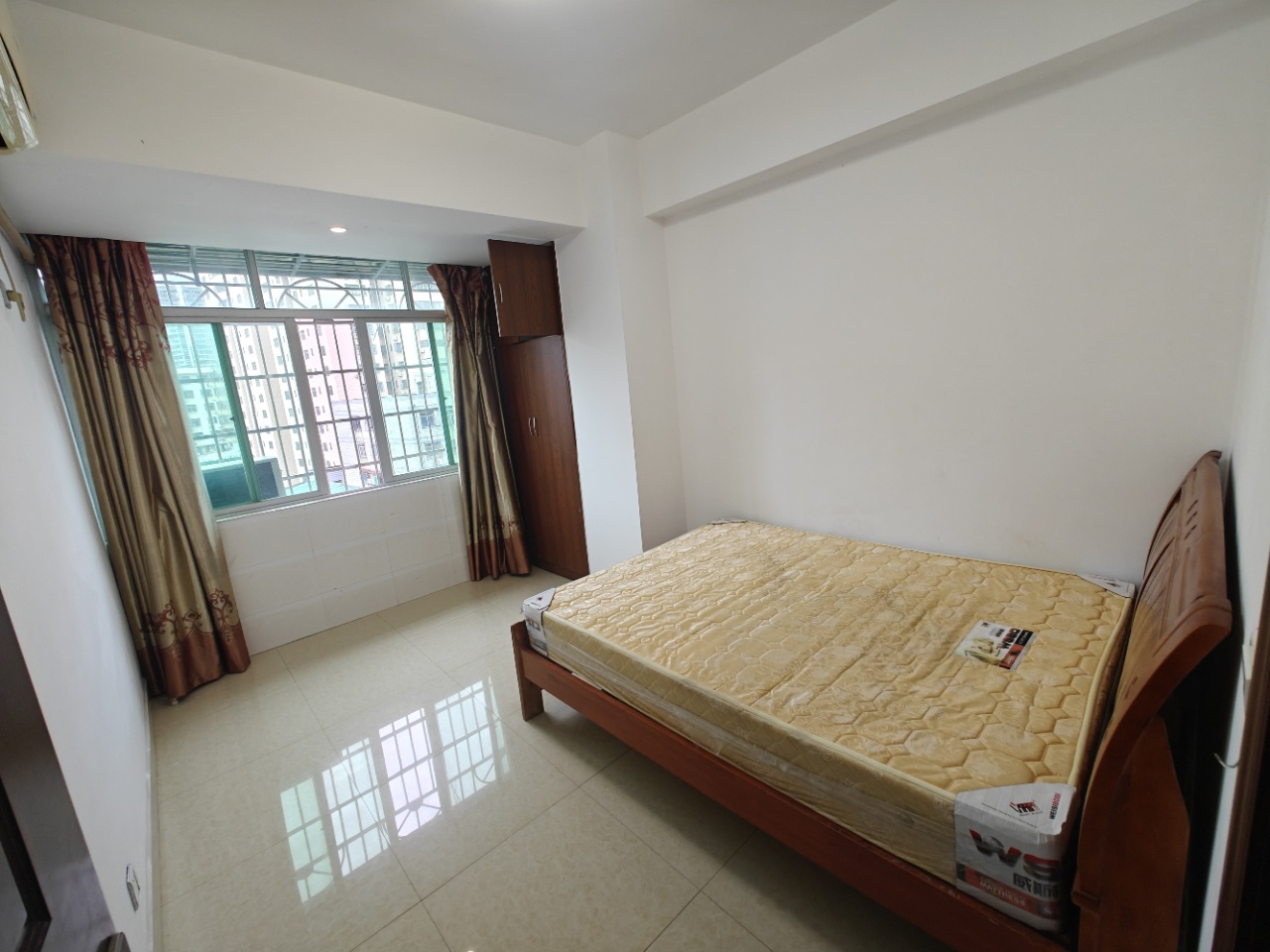 南海大厦(五指山路)  3室2厅1卫    2400.0元/月 南海大厦(五指山路)  3室2厅1卫    2400.0元/月室内图