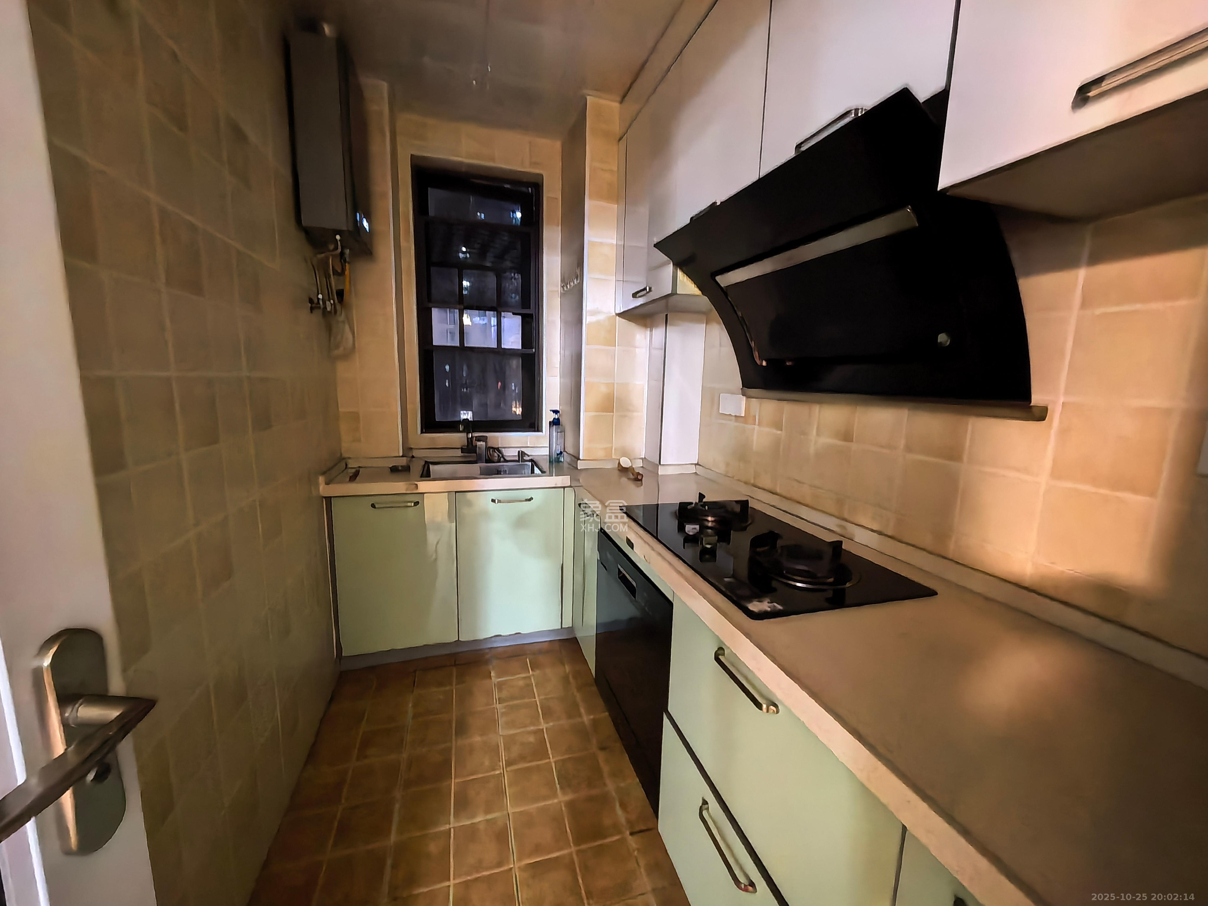 华润置地广场二期  3室2厅1卫    2300.0元/月室内图