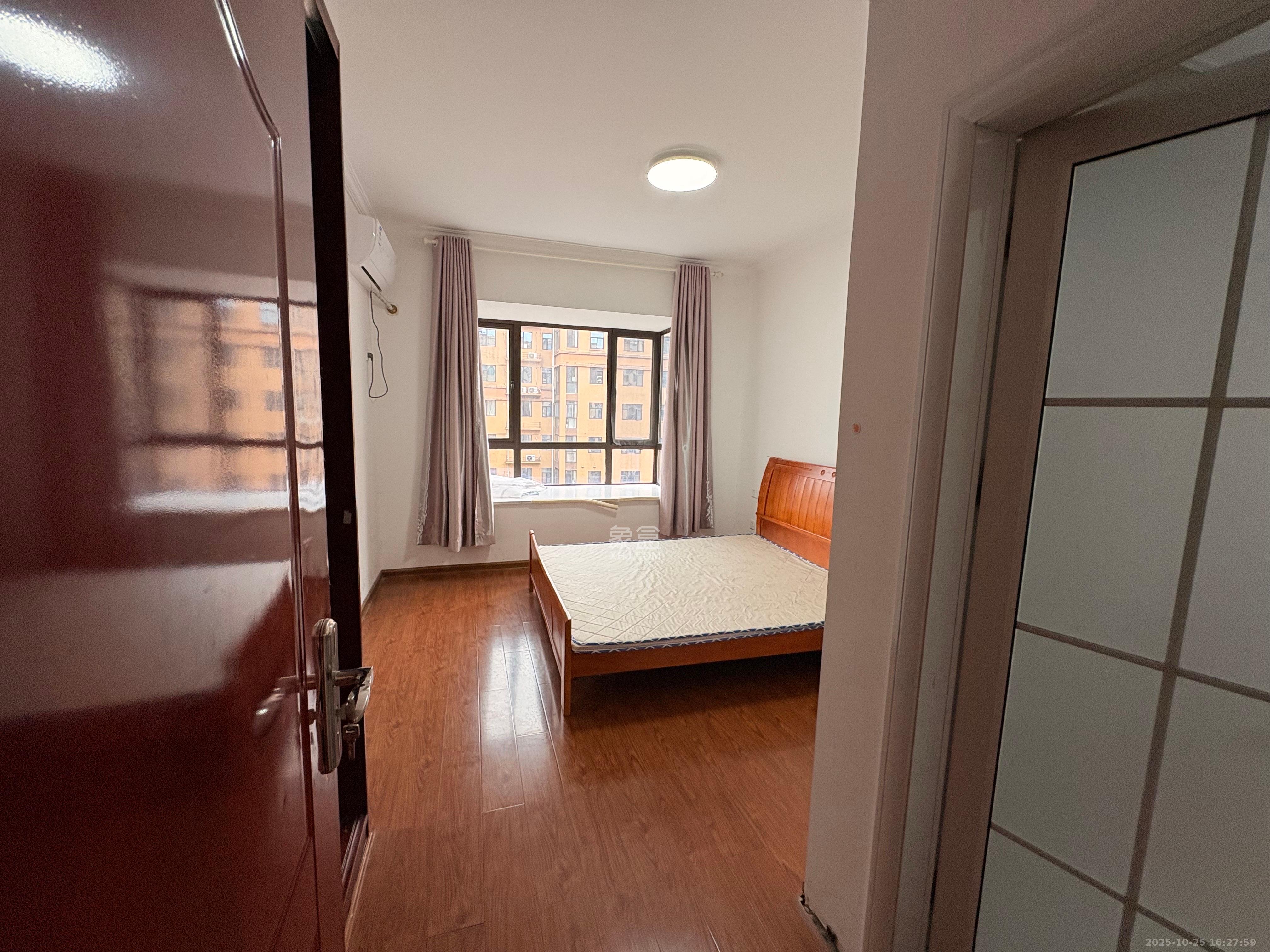 德润小区（丰升德润小区）  4室2厅1卫    2500.0元/月室内图