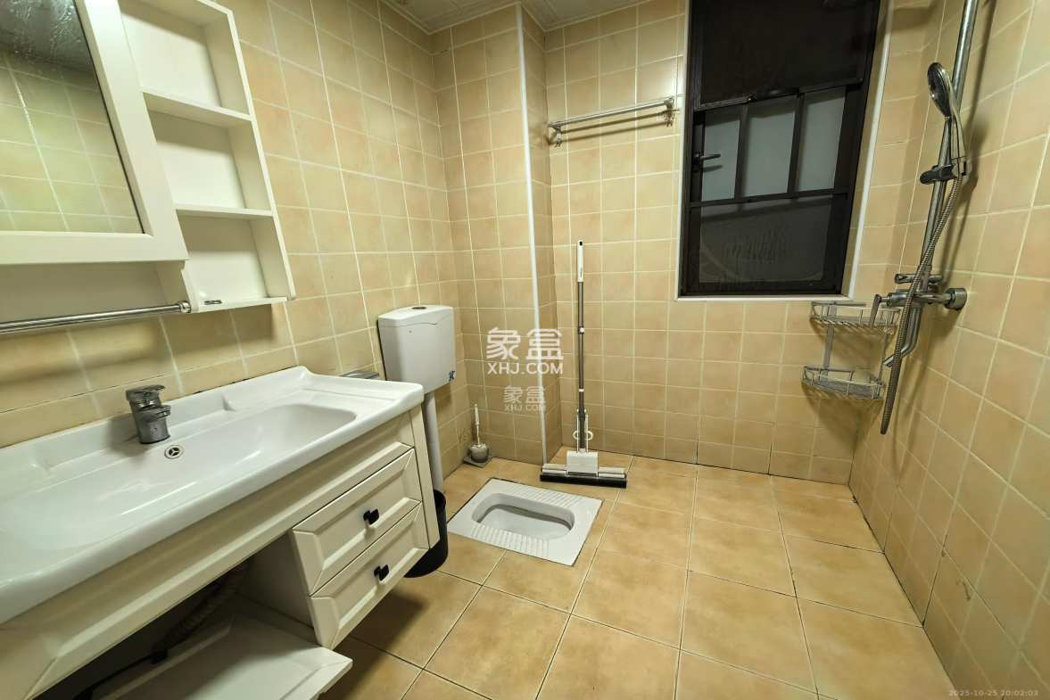 华润置地广场二期 3室2厅1卫 2300.0元/月 华润置地广场二期 3室2厅1卫 2300.0元/月室内图