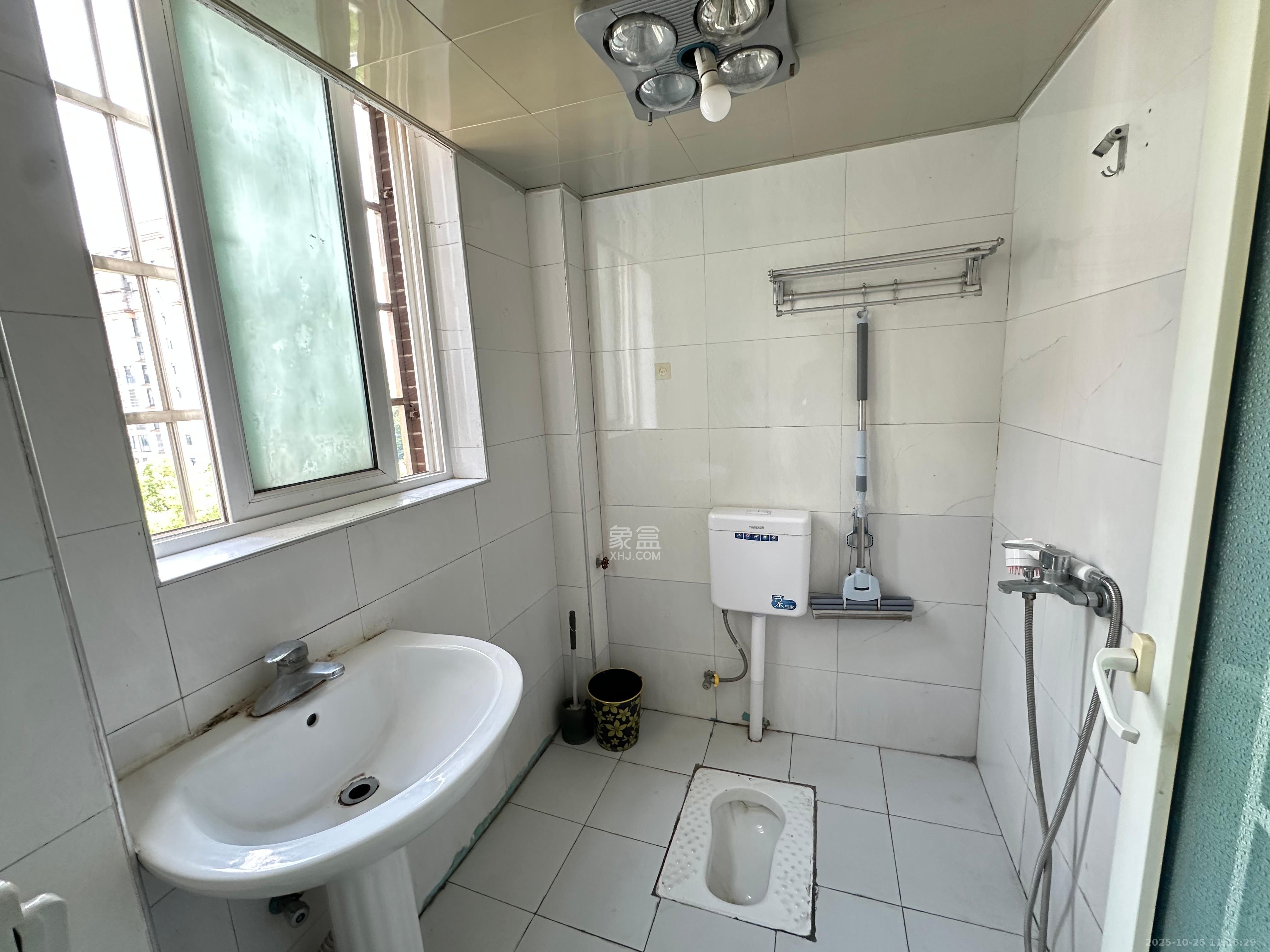 鄱阳小区  2室2厅1卫    1200.0元/月