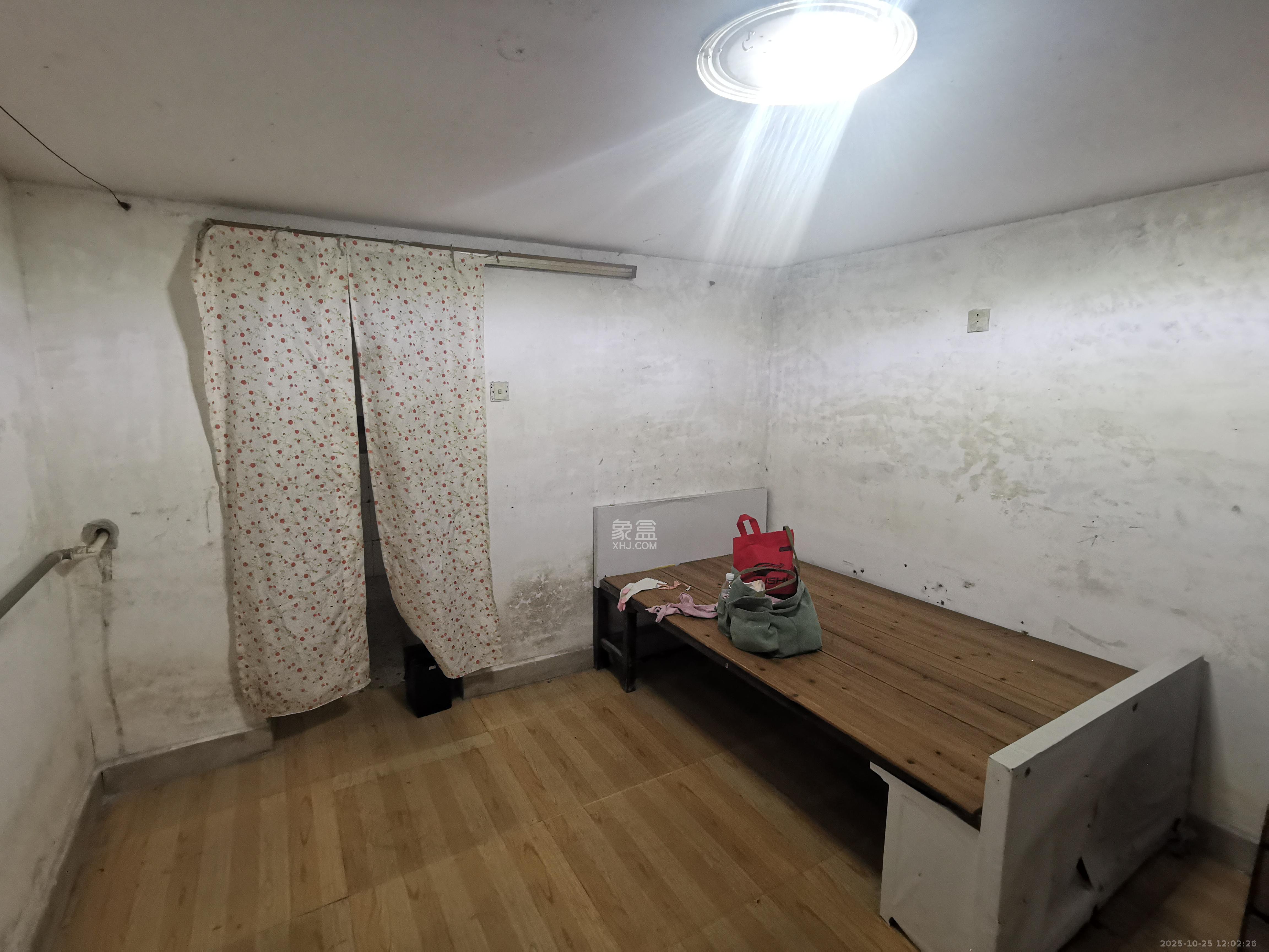 鄱阳小区  1室0厅0卫    450.0元/月室内图