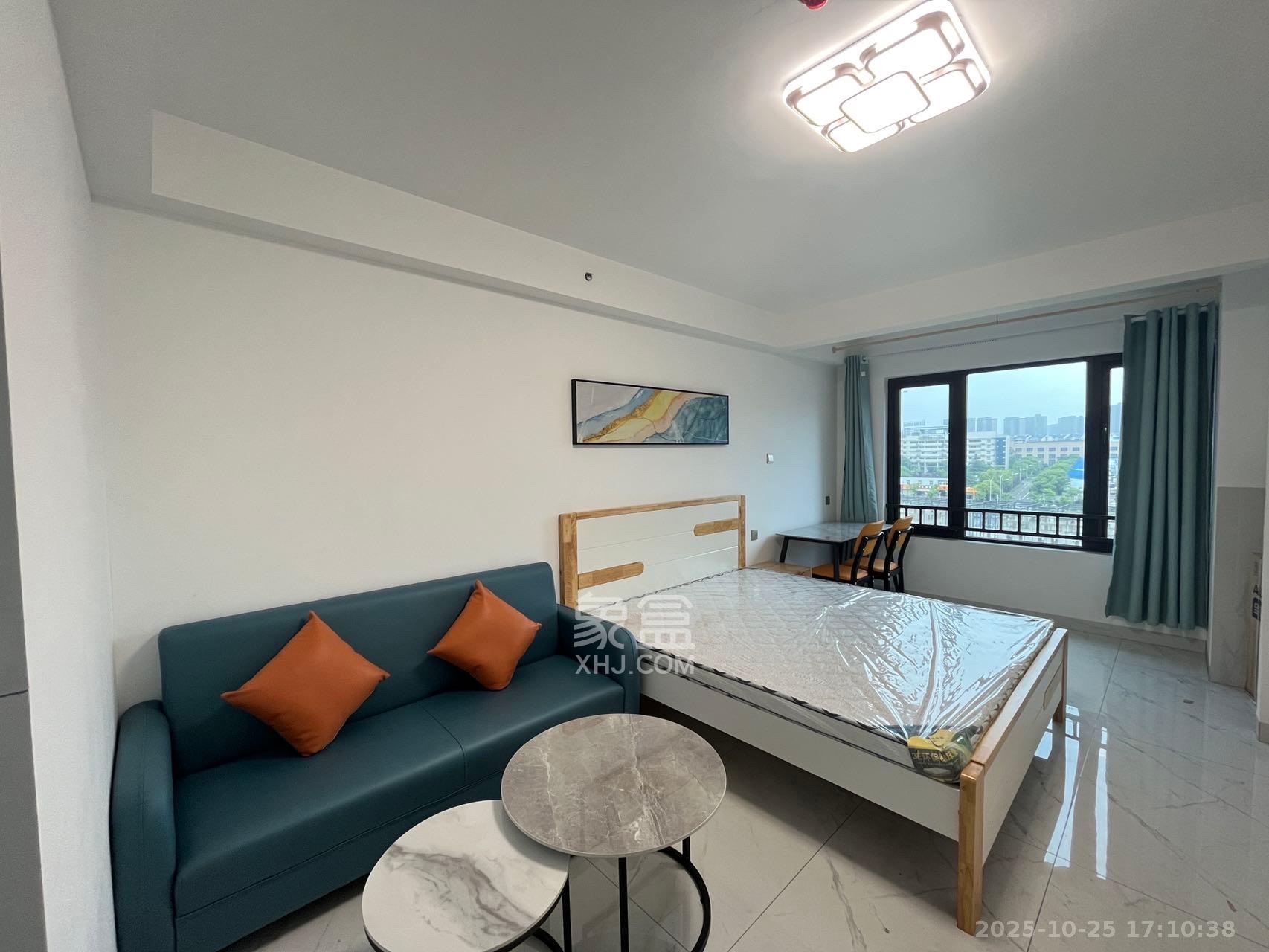 中海珑悦府  1室1厅1卫    1300.0元/月