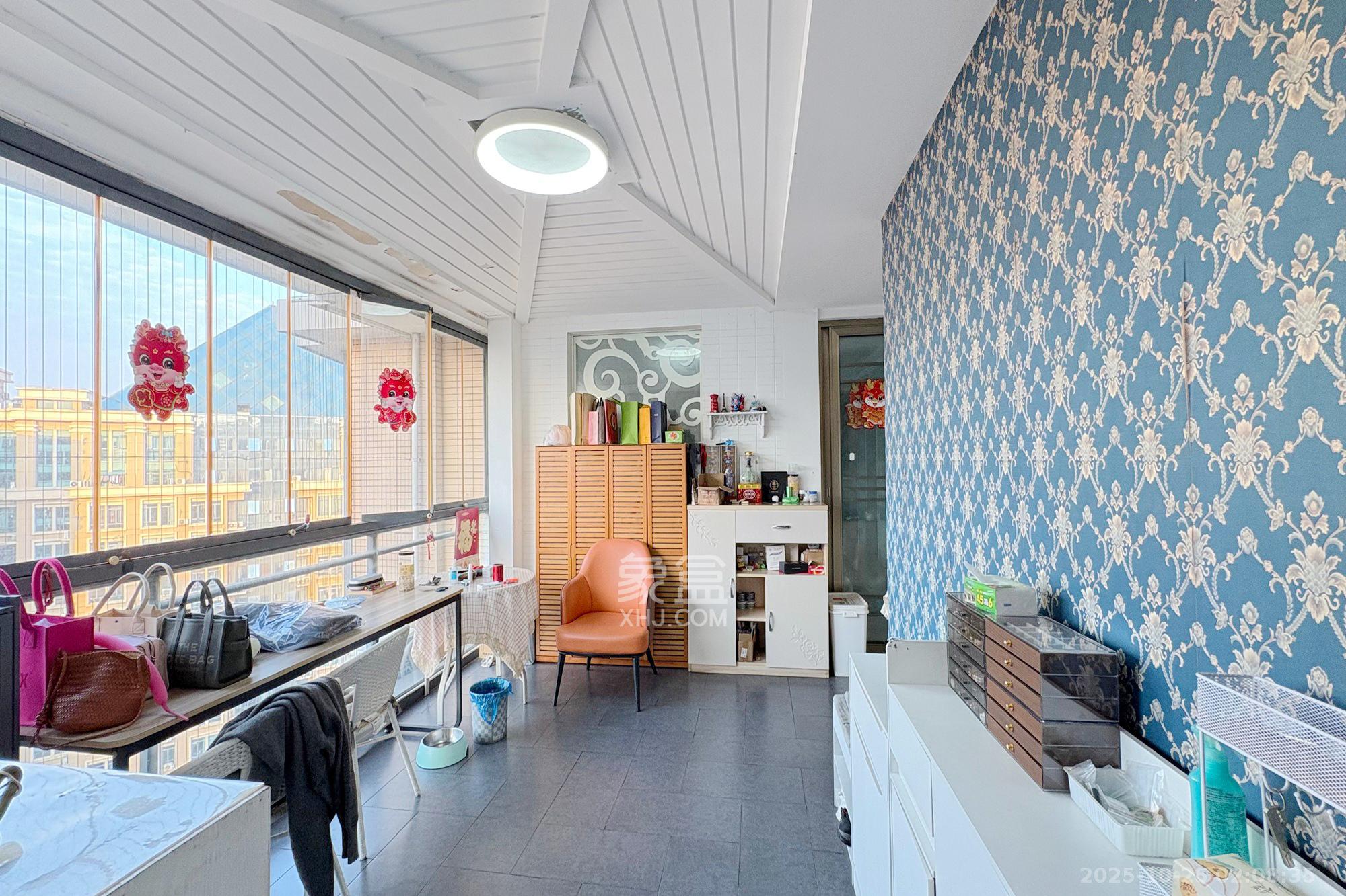 融圣国际  4室2厅2卫    225.0万阳台