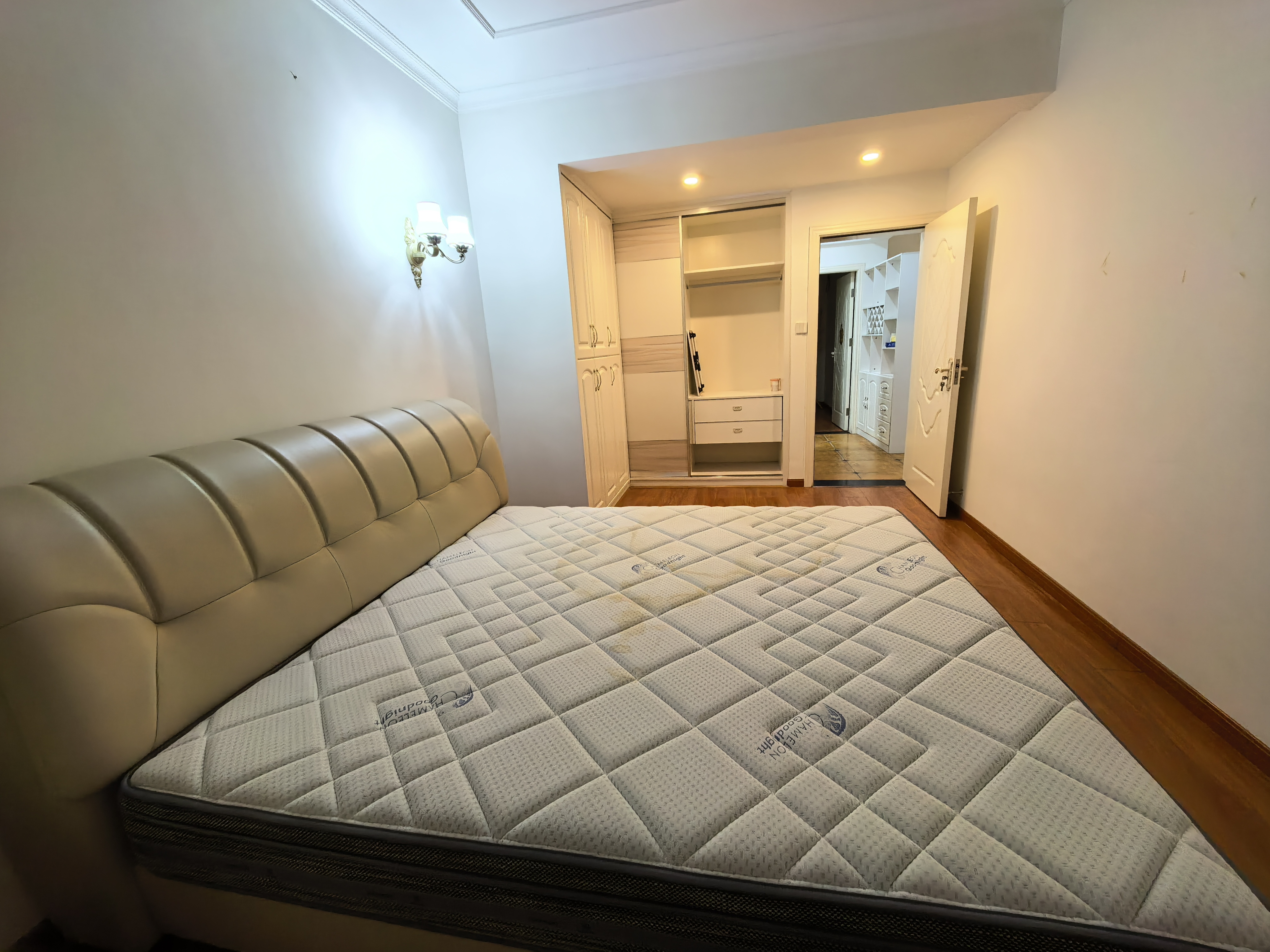 华润置地广场二期 3室2厅1卫 2300.0元/月 华润置地广场二期 3室2厅1卫 2300.0元/月户型图