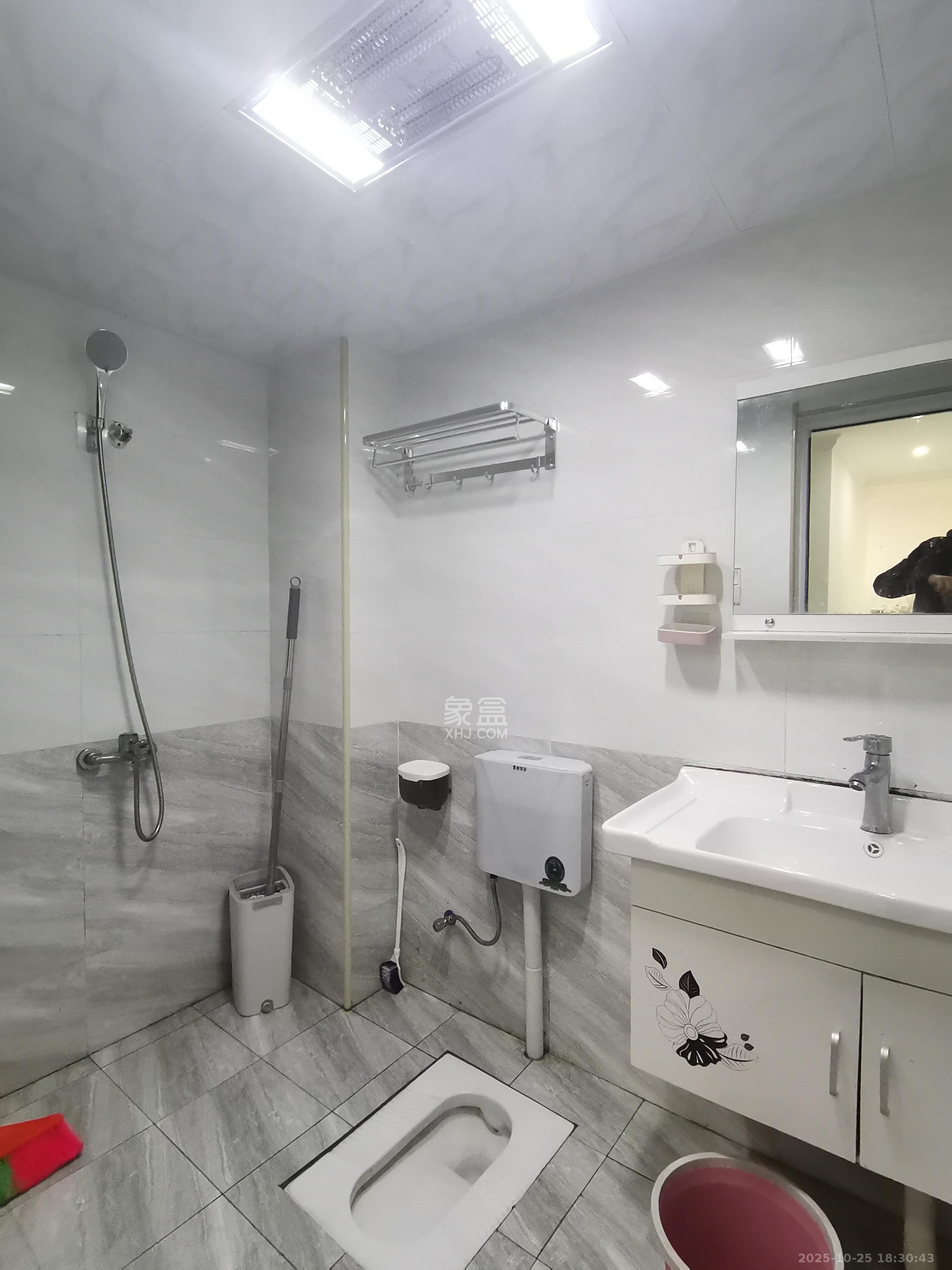 中交中央公园D1区  2室1厅1卫    2200.0元/月 中交中央公园D1区  2室1厅1卫    2200.0元/月室内图