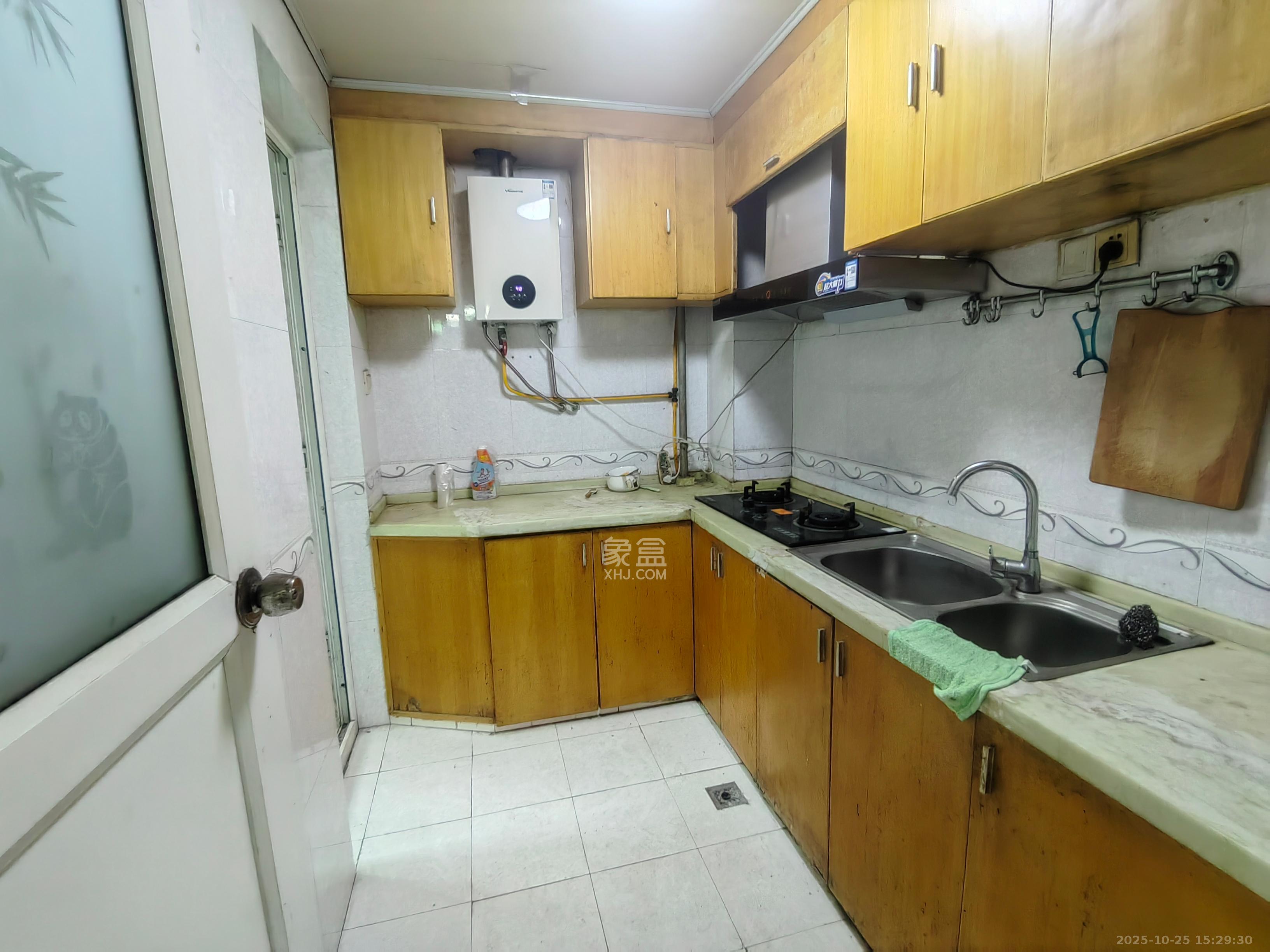 创业乐园  3室2厅2卫    1400.0元/月室内图