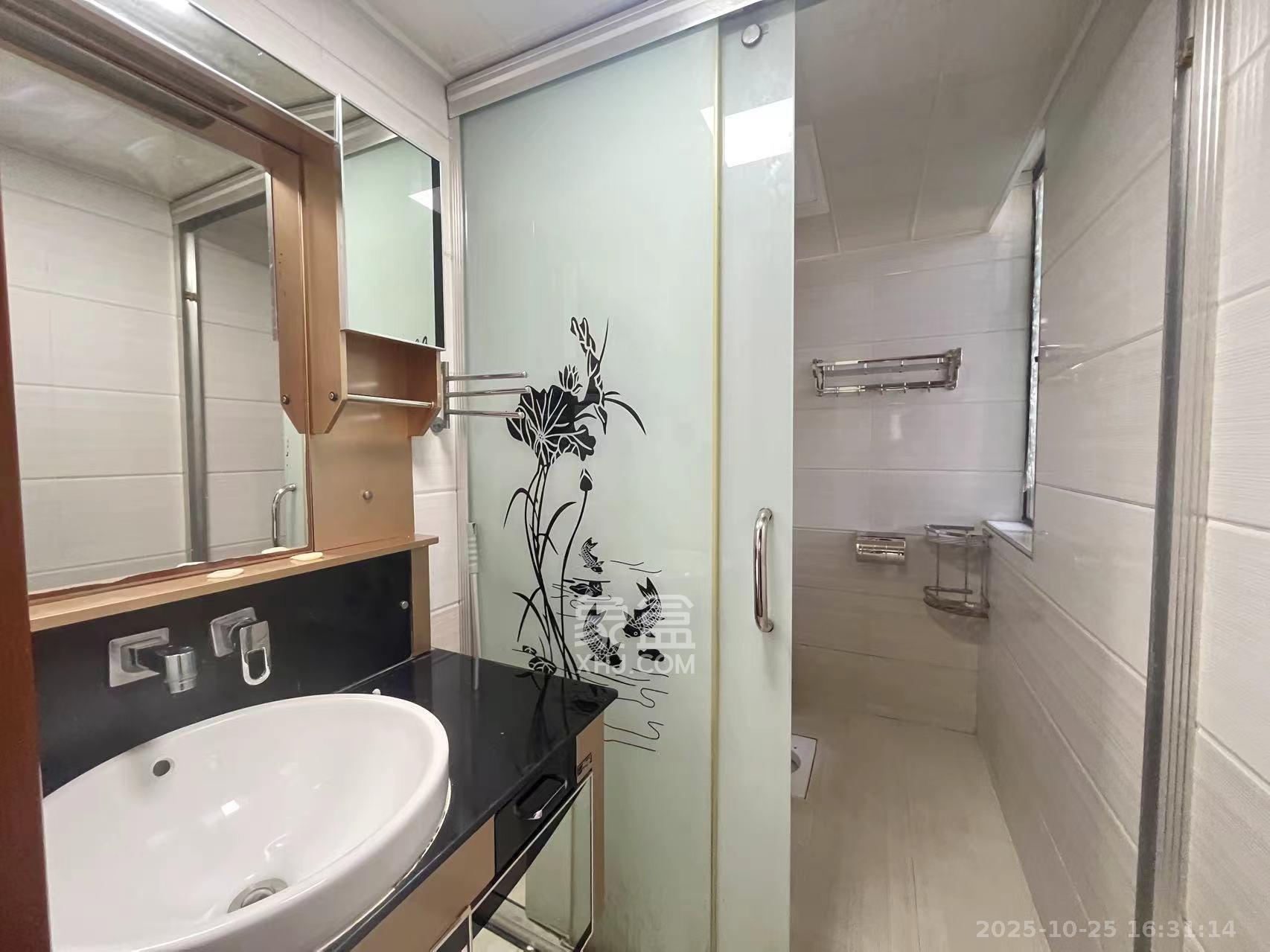 东城港  3室2厅2卫    2600.0元/月 东城港  3室2厅2卫    2600.0元/月室内图