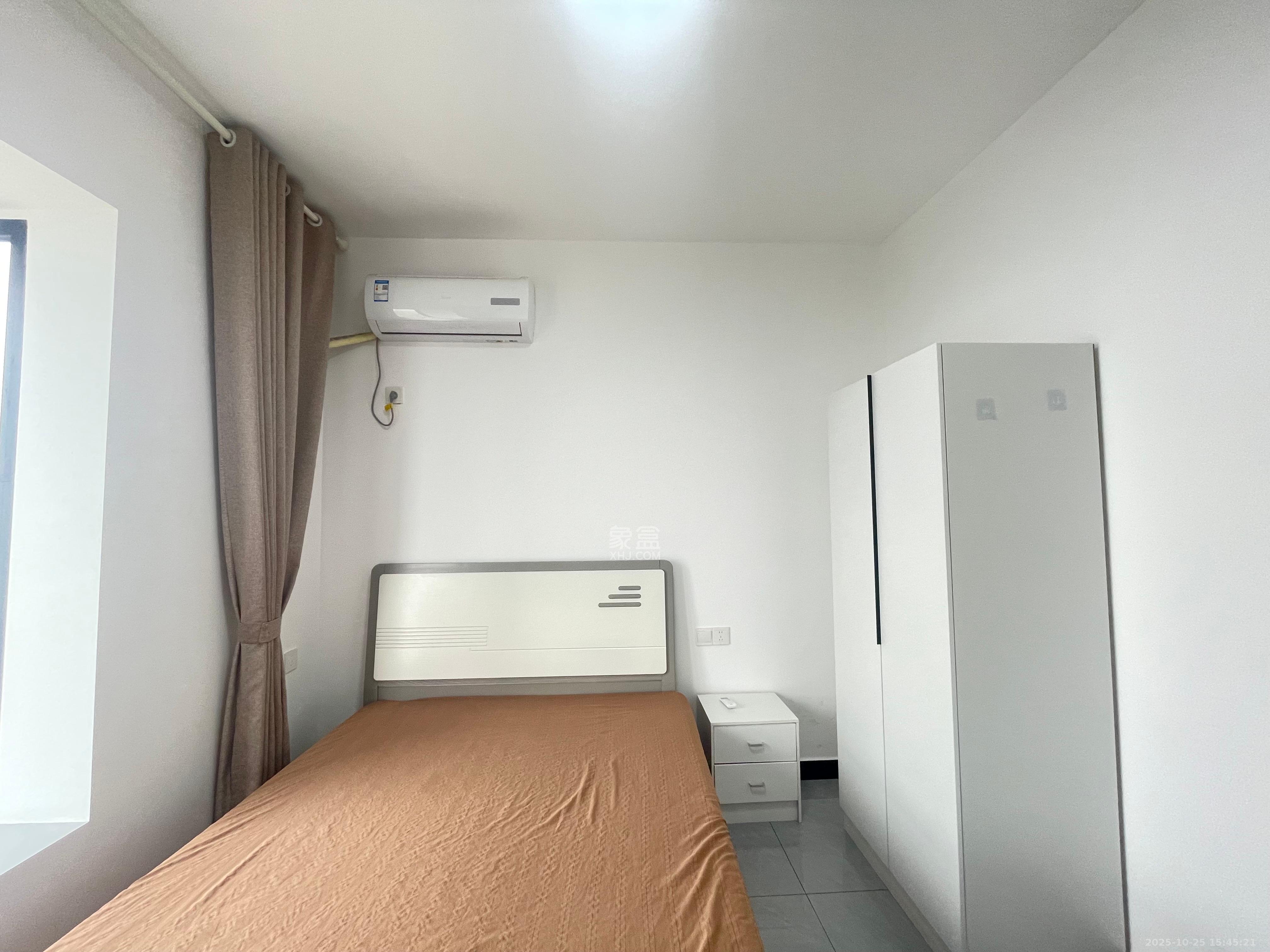 港湘铂玥（天园地芳国际珠宝城）  4室2厅2卫    2300.0元/月室内图