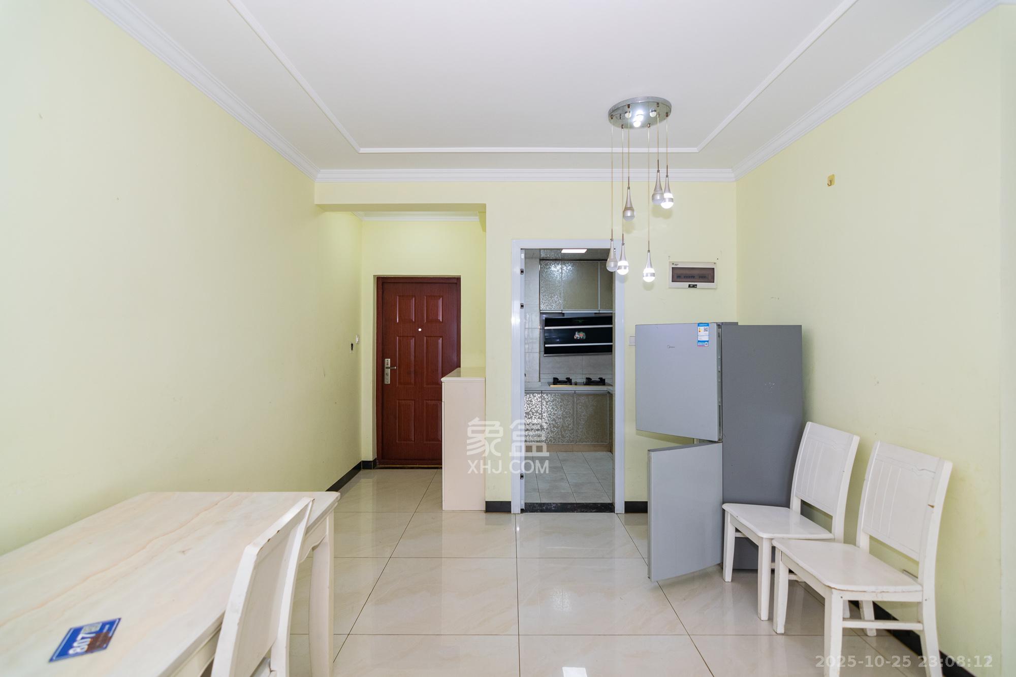 新城国际花都  3室2厅1卫    50.0万客厅