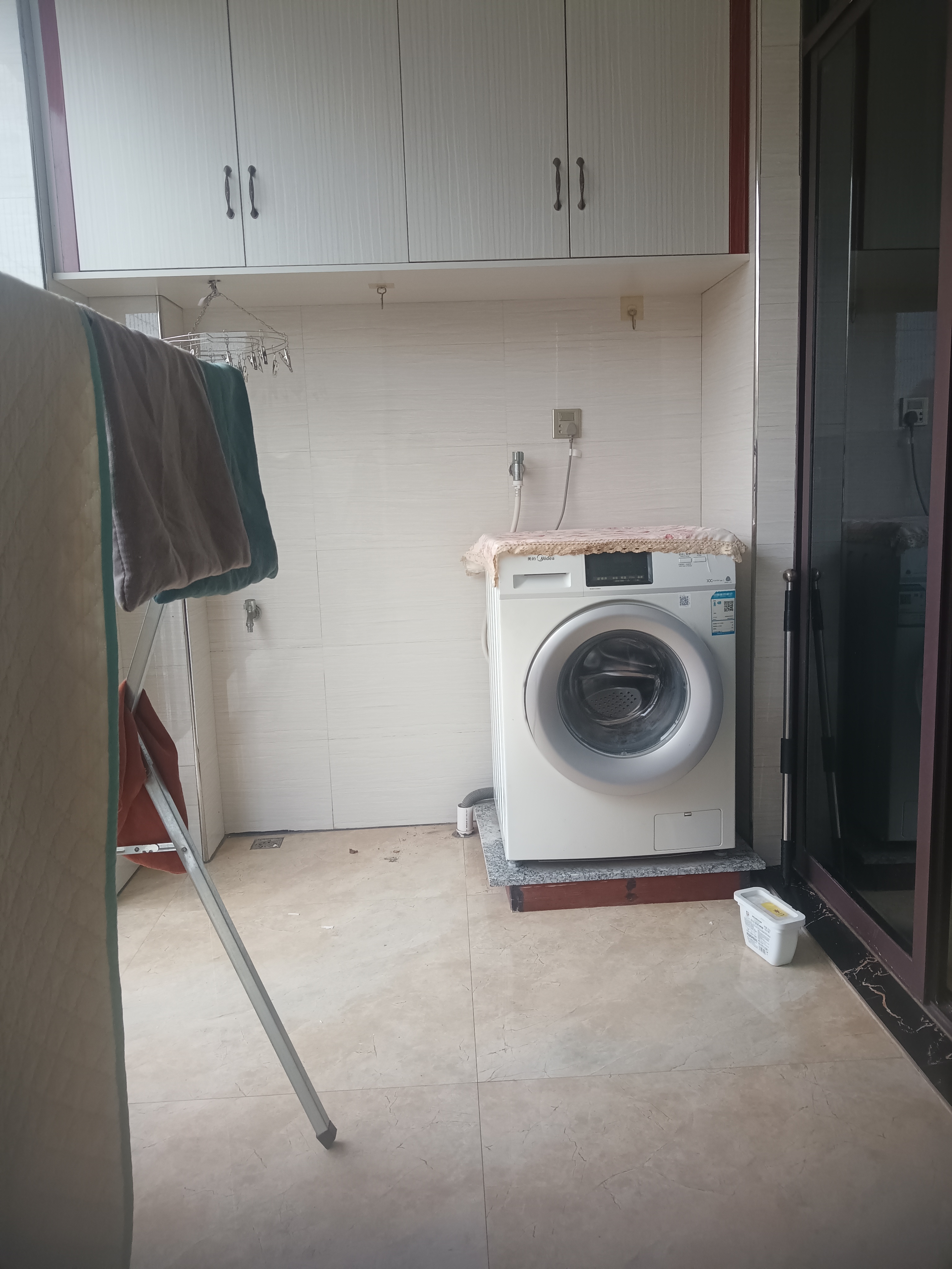 金钟时代城  3室2厅2卫    1800.0元/月室内图