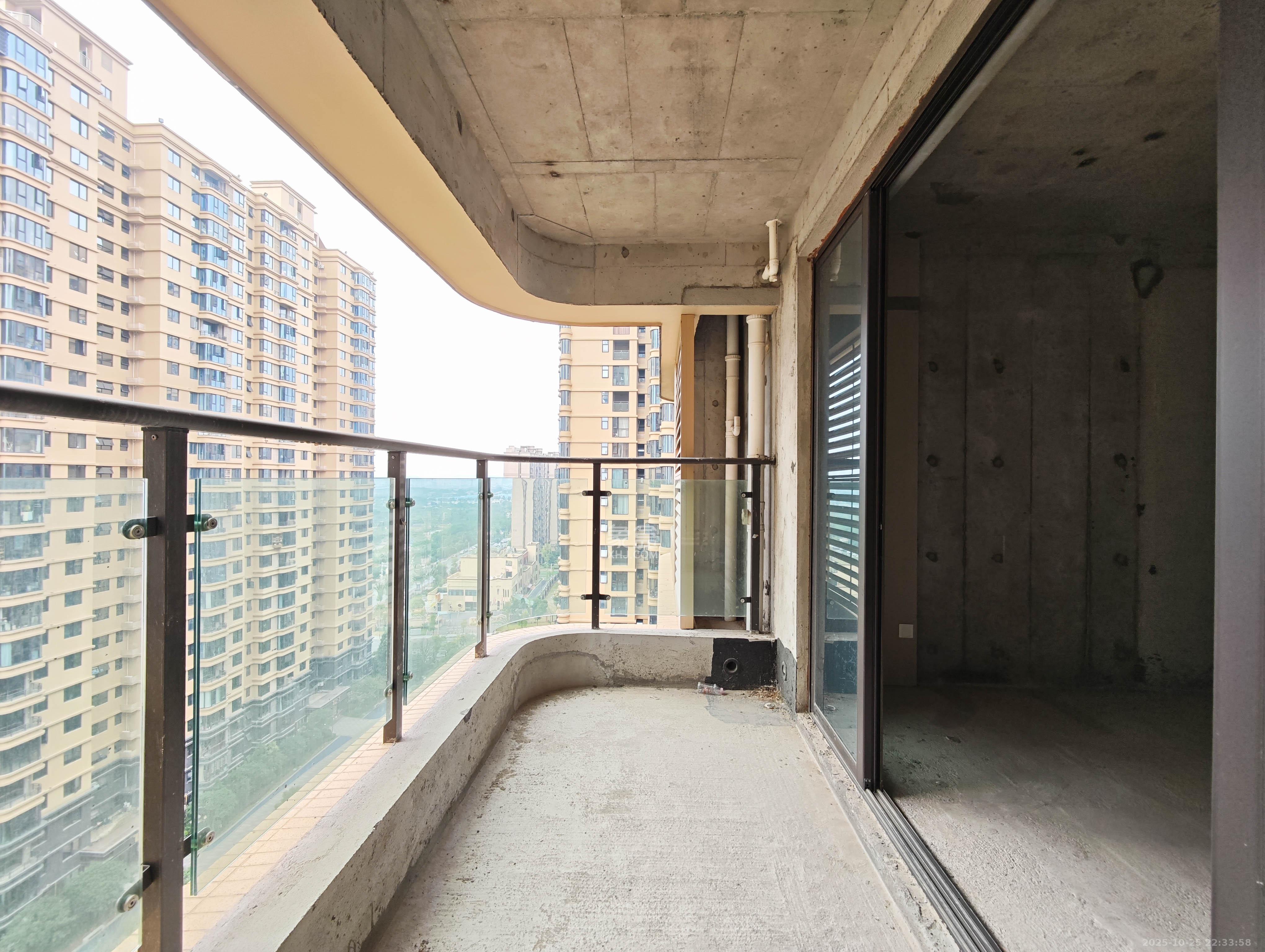 会展三润城 4室2厅2卫 85.8万 会展三润城 4室2厅2卫 85.8万阳台