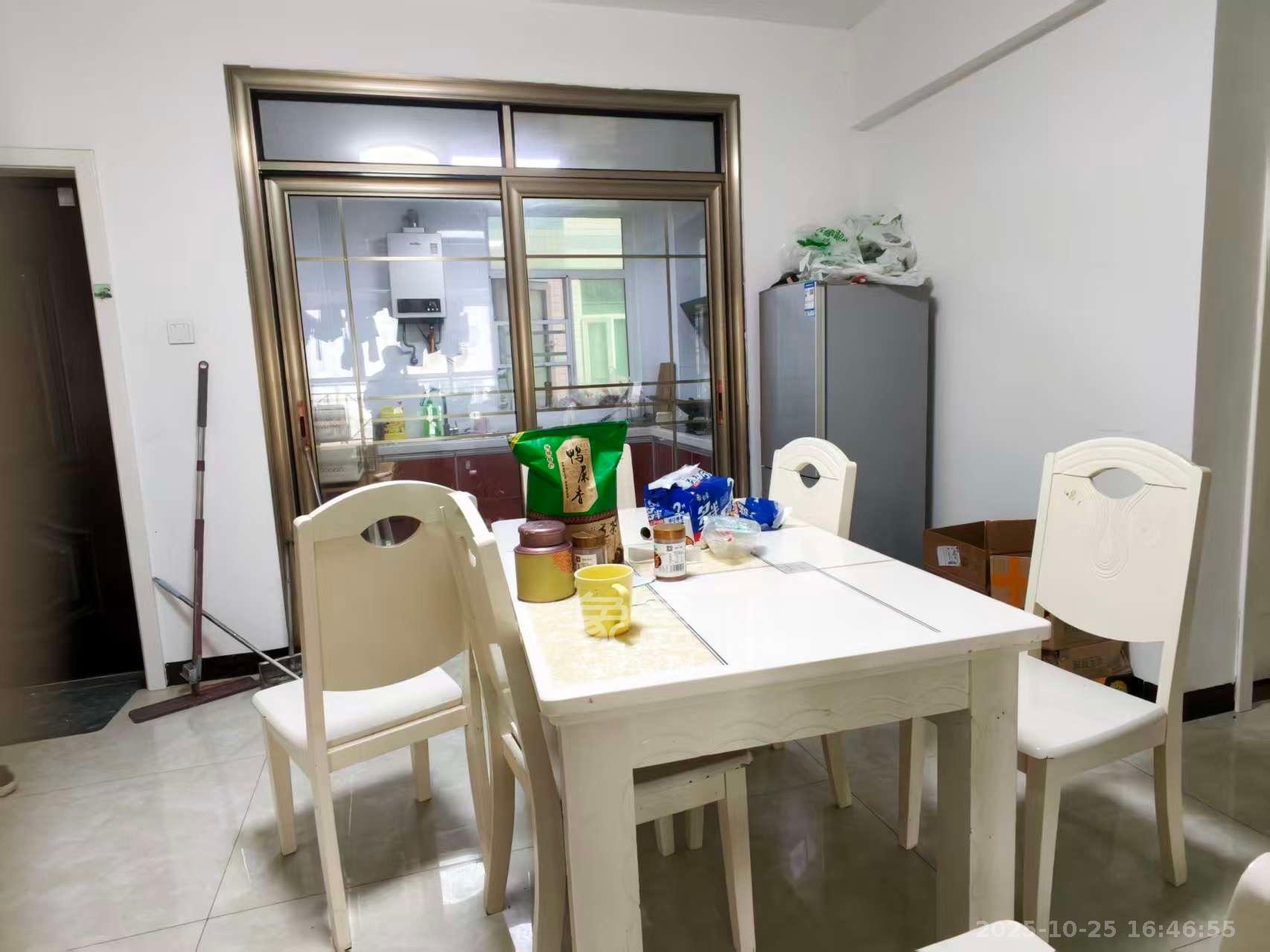 格林星城  1室2厅1卫    2800.0元/月 格林星城  1室2厅1卫    2800.0元/月室内图