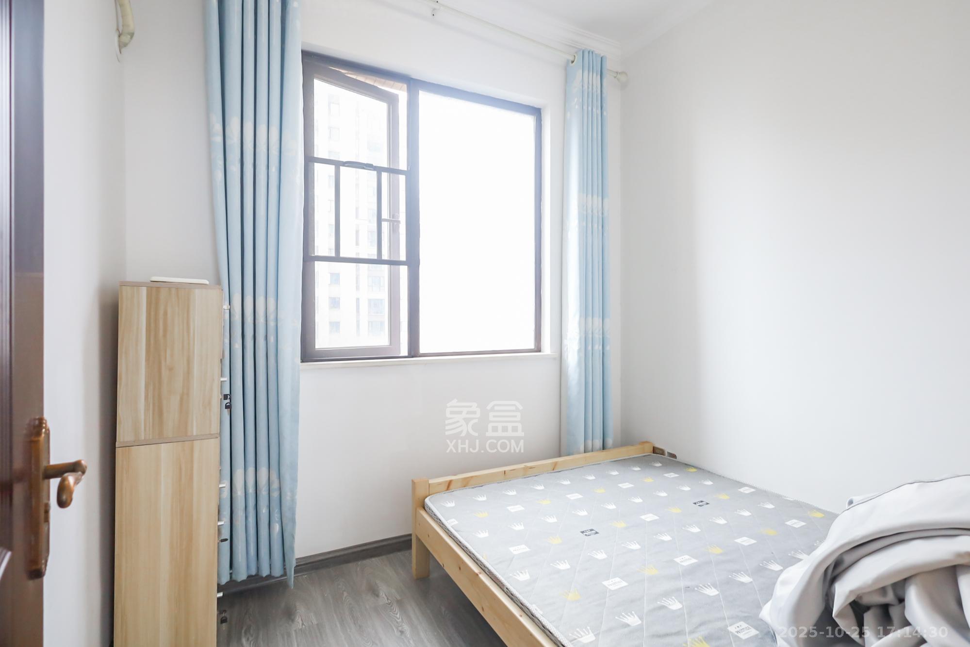 保利西海岸A区  4室2厅2卫    260.0万卧室